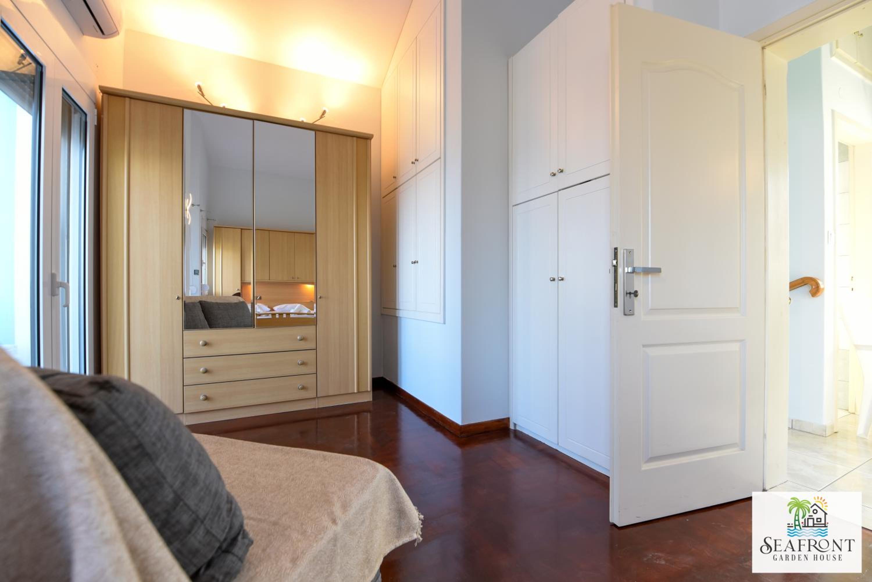 Villa SeafrontGardenHouse