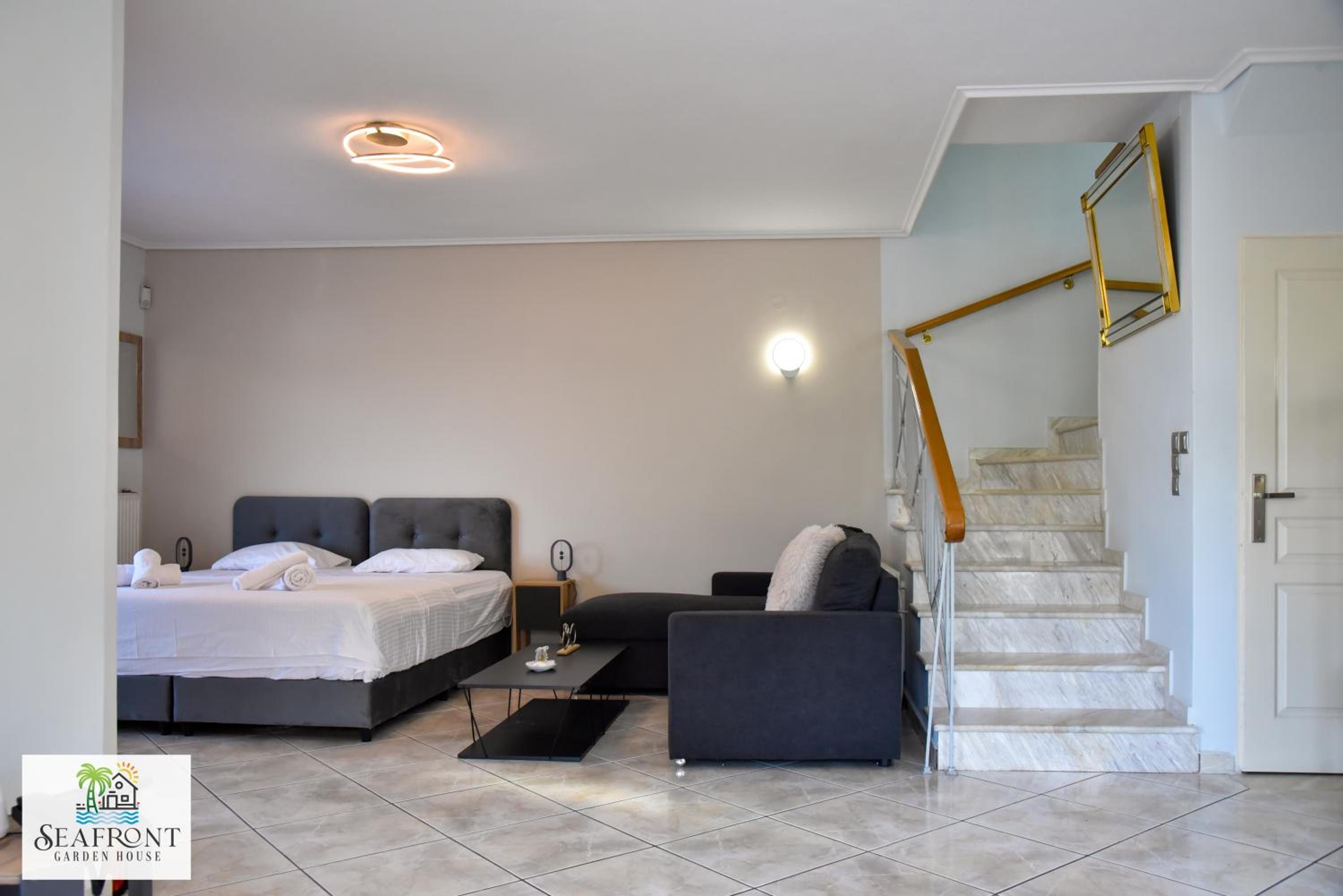 Villa SeafrontGardenHouse