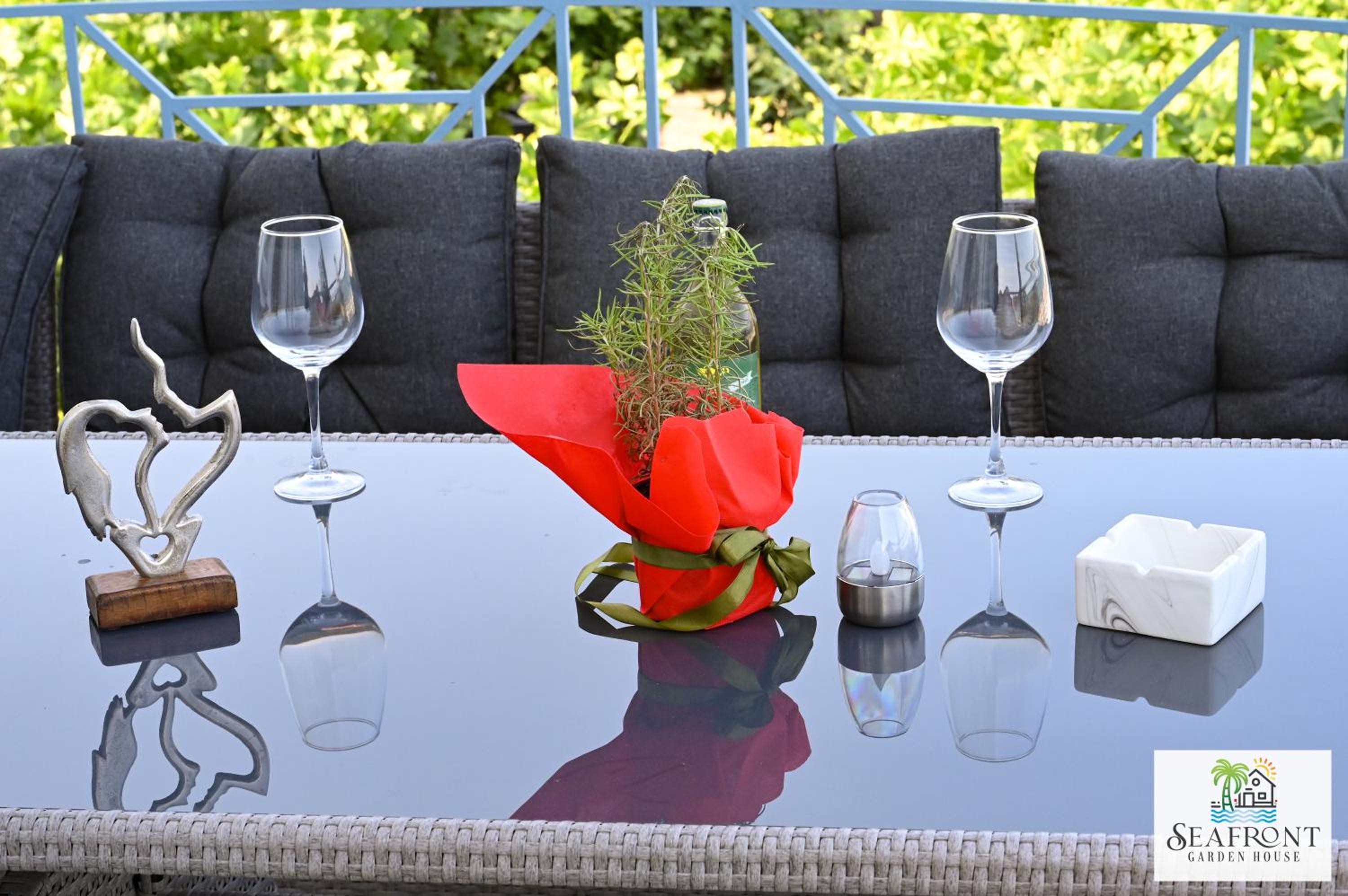 Villa SeafrontGardenHouse