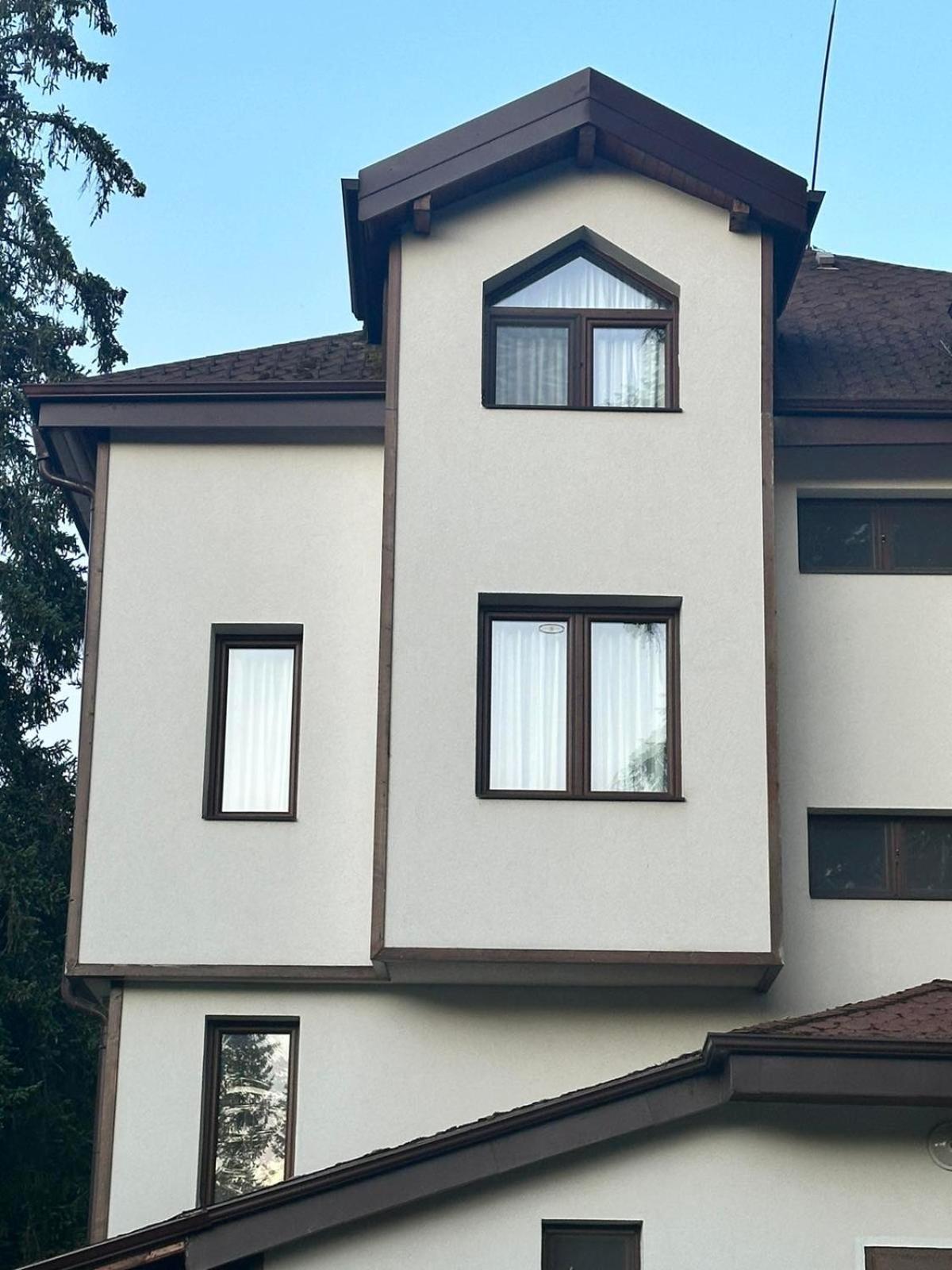 Villa Rila Borovets with Hot Pool, Jacuzzi & Sauna by BookVillaBG