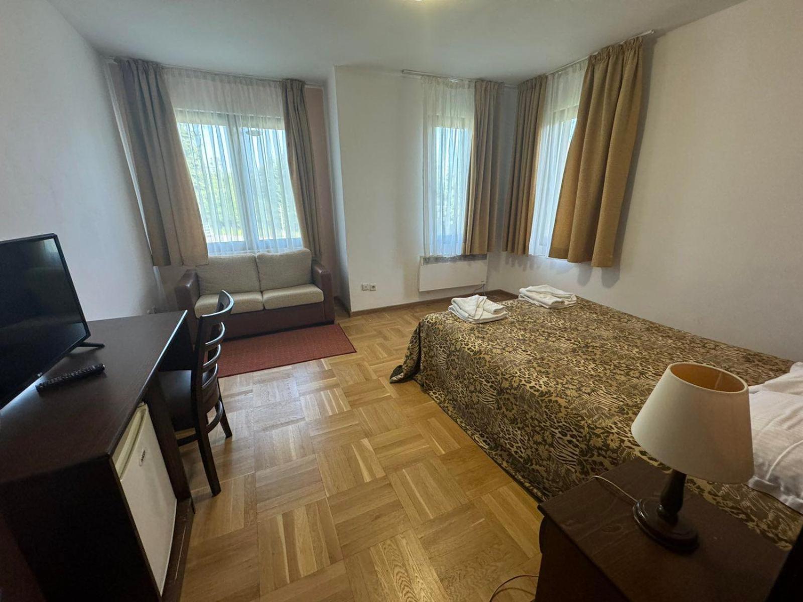 Villa Rila Borovets with Hot Pool, Jacuzzi & Sauna by BookVillaBG