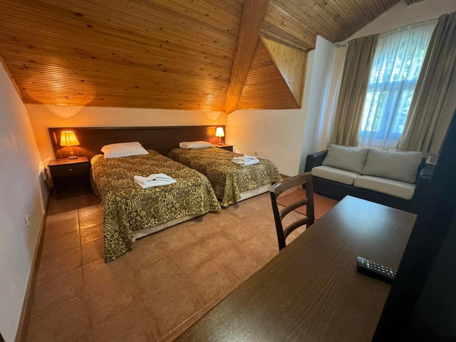 Villa Rila Borovets with Hot Pool, Jacuzzi & Sauna by BookVillaBG