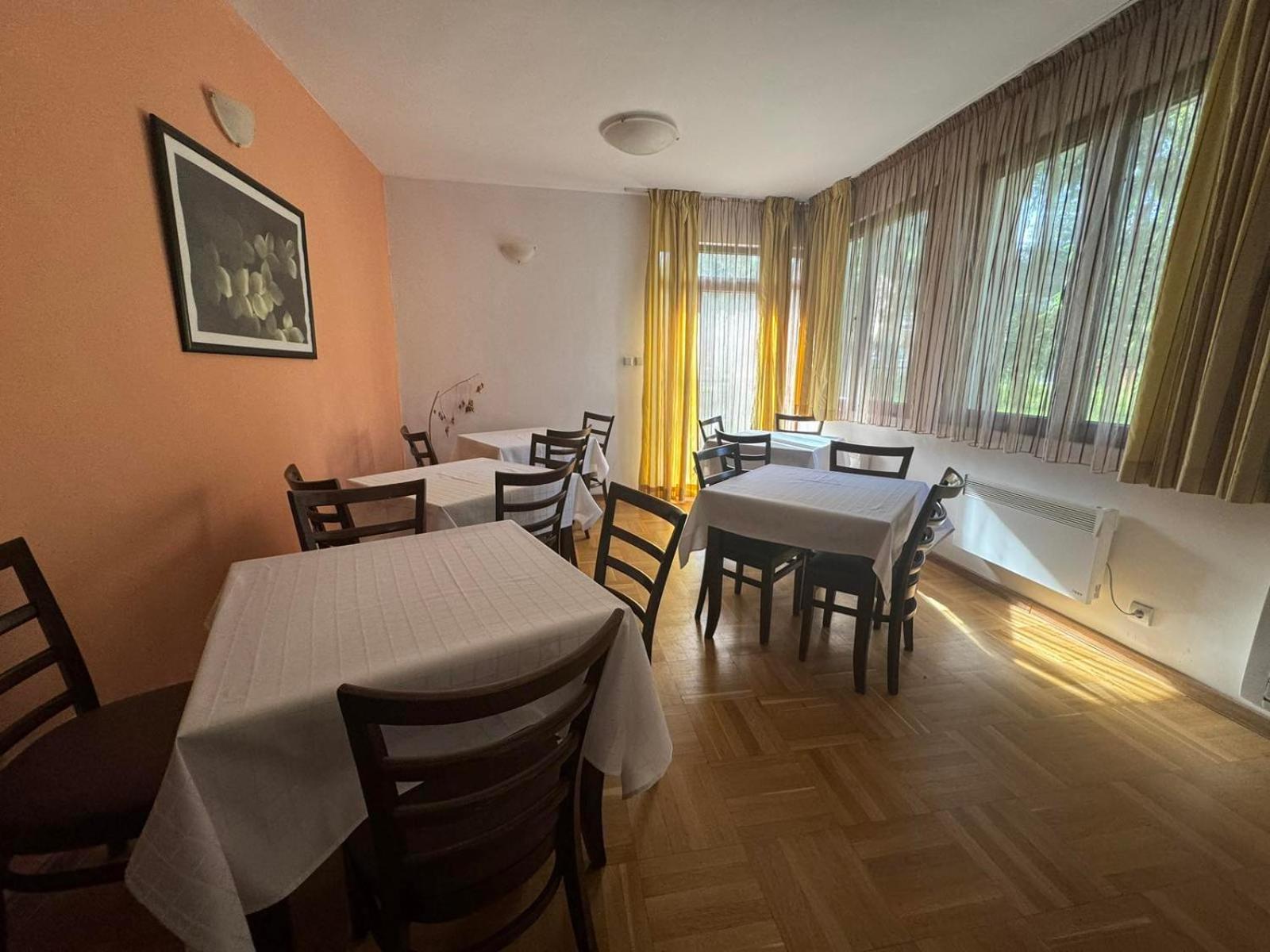 Villa Rila Borovets with Hot Pool, Jacuzzi & Sauna by BookVillaBG