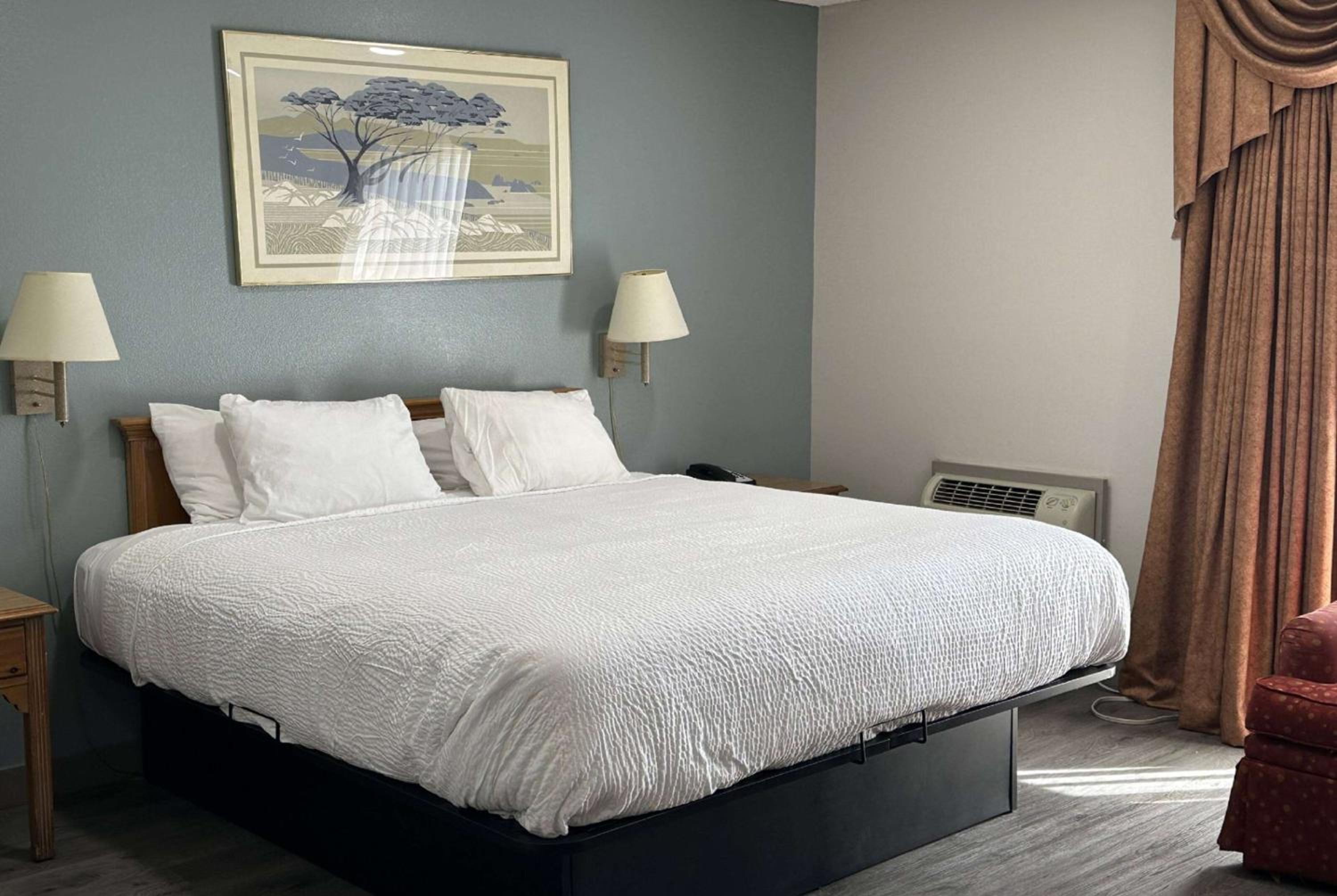 Medford Vacations - Days Inn by Wyndham Medford - Property Image 3