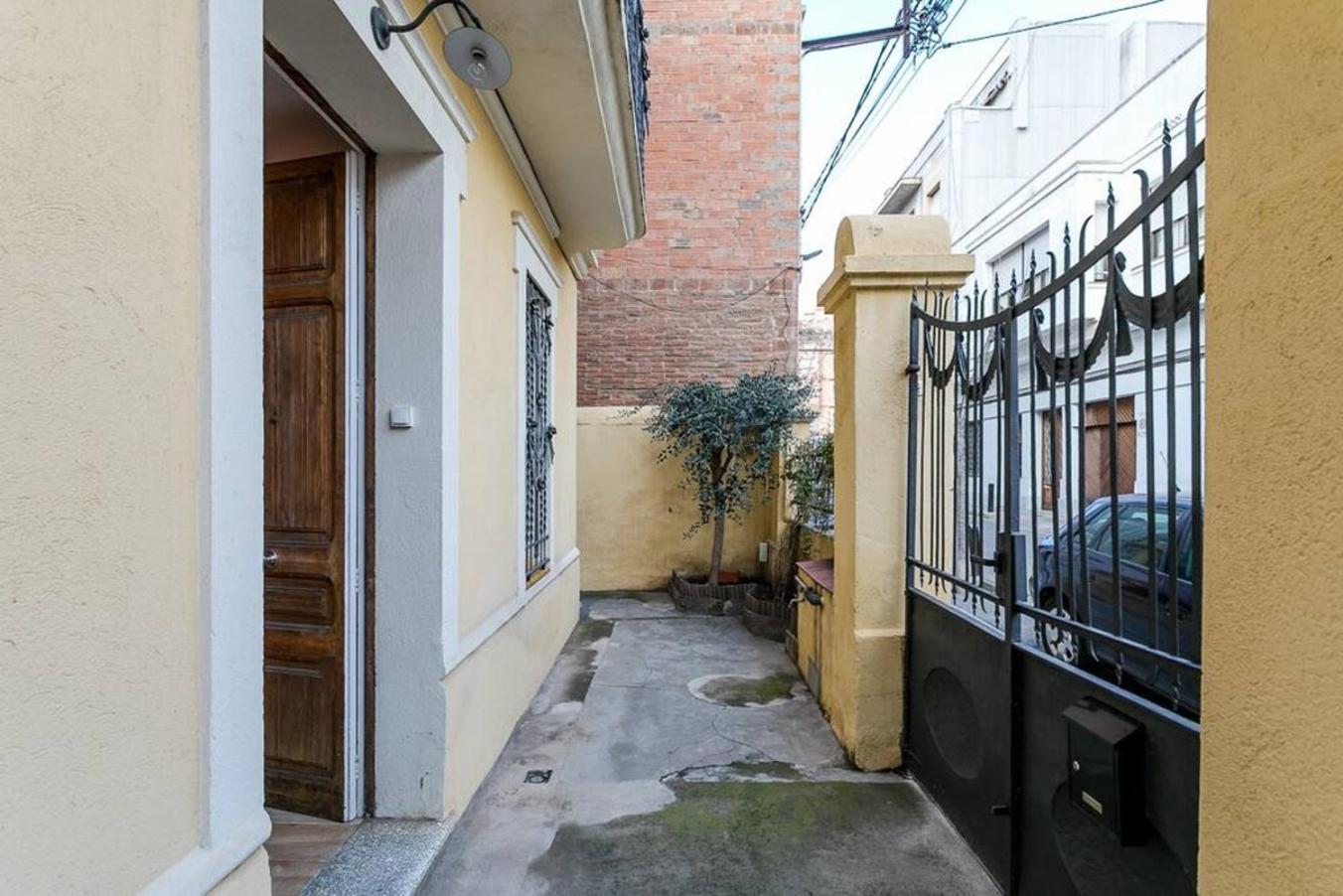 Lovely Designed House Connected To Center