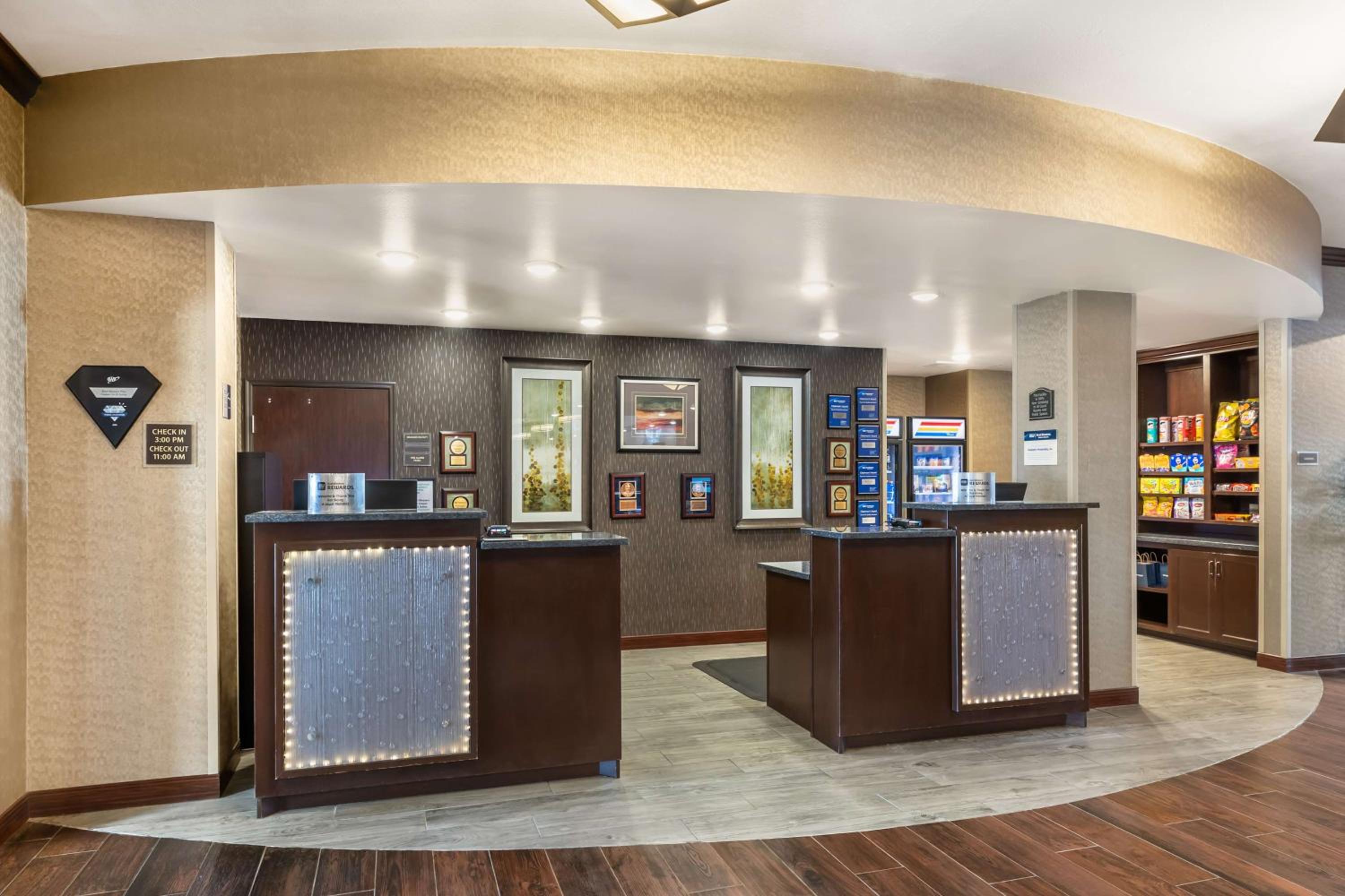 Casper Vacations - Best Western PLUS Casper Inn  Suites - Property Image 4