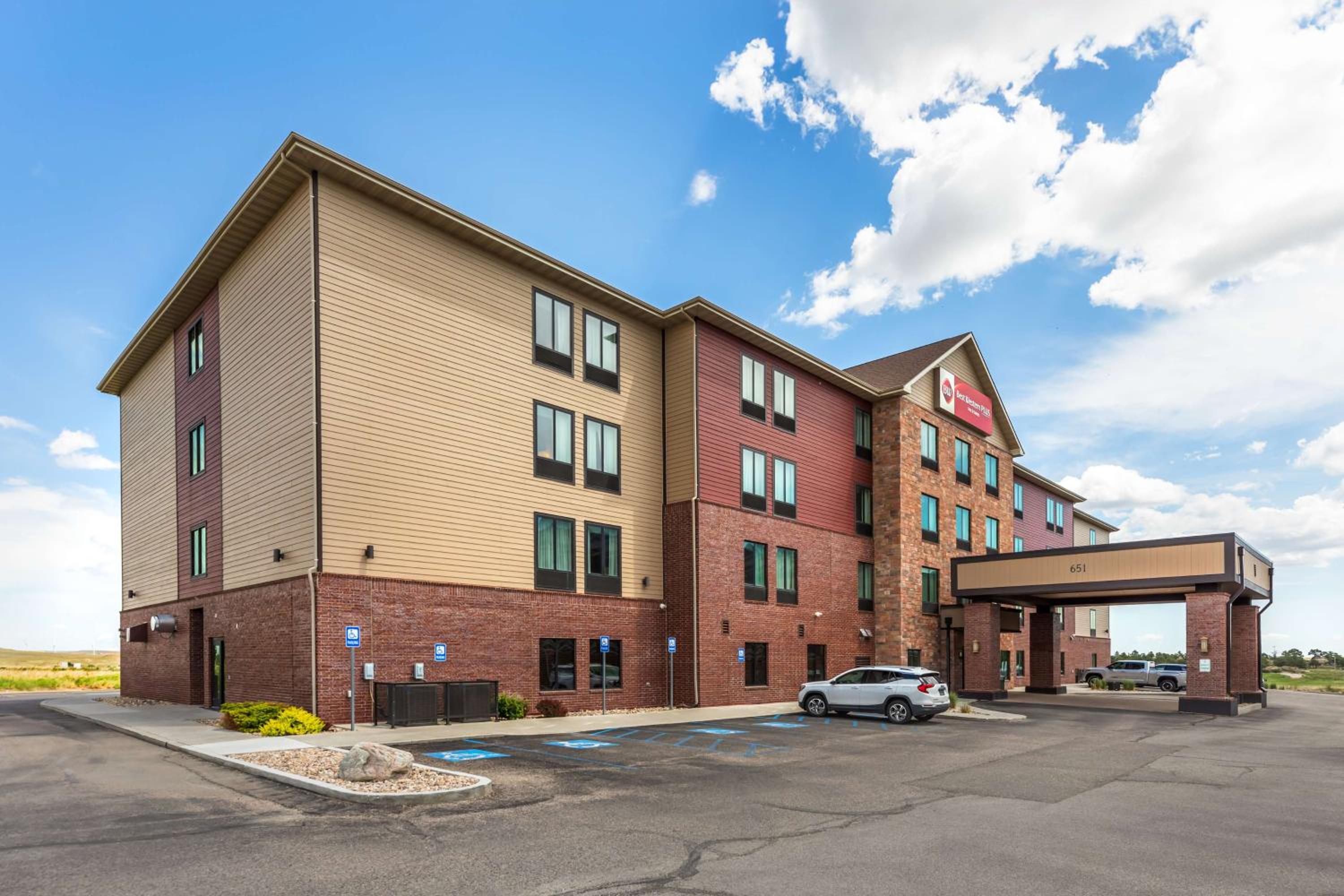 Casper Vacations - Best Western PLUS Casper Inn  Suites - Property Image 10