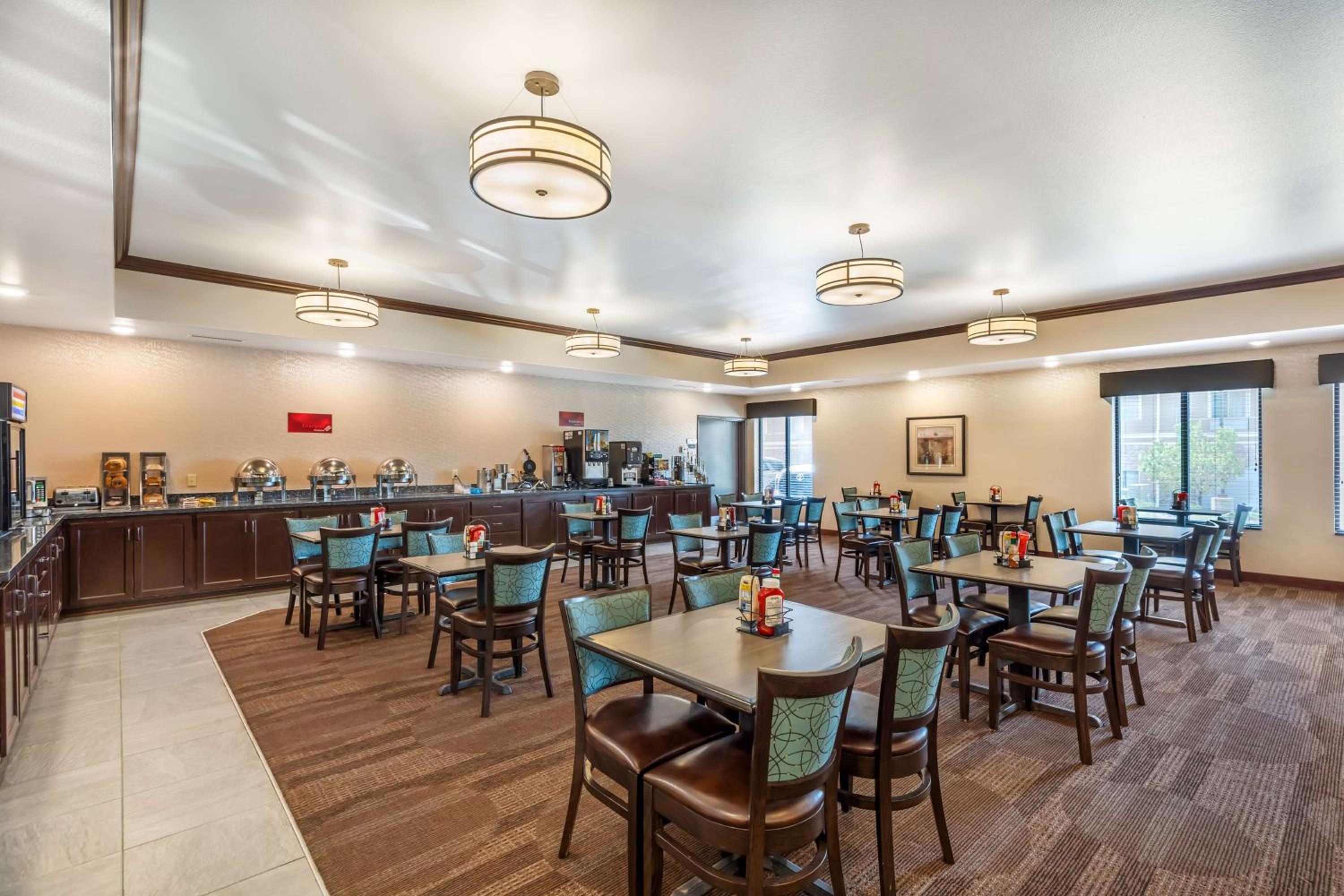Casper Vacations - Best Western PLUS Casper Inn  Suites - Property Image 8