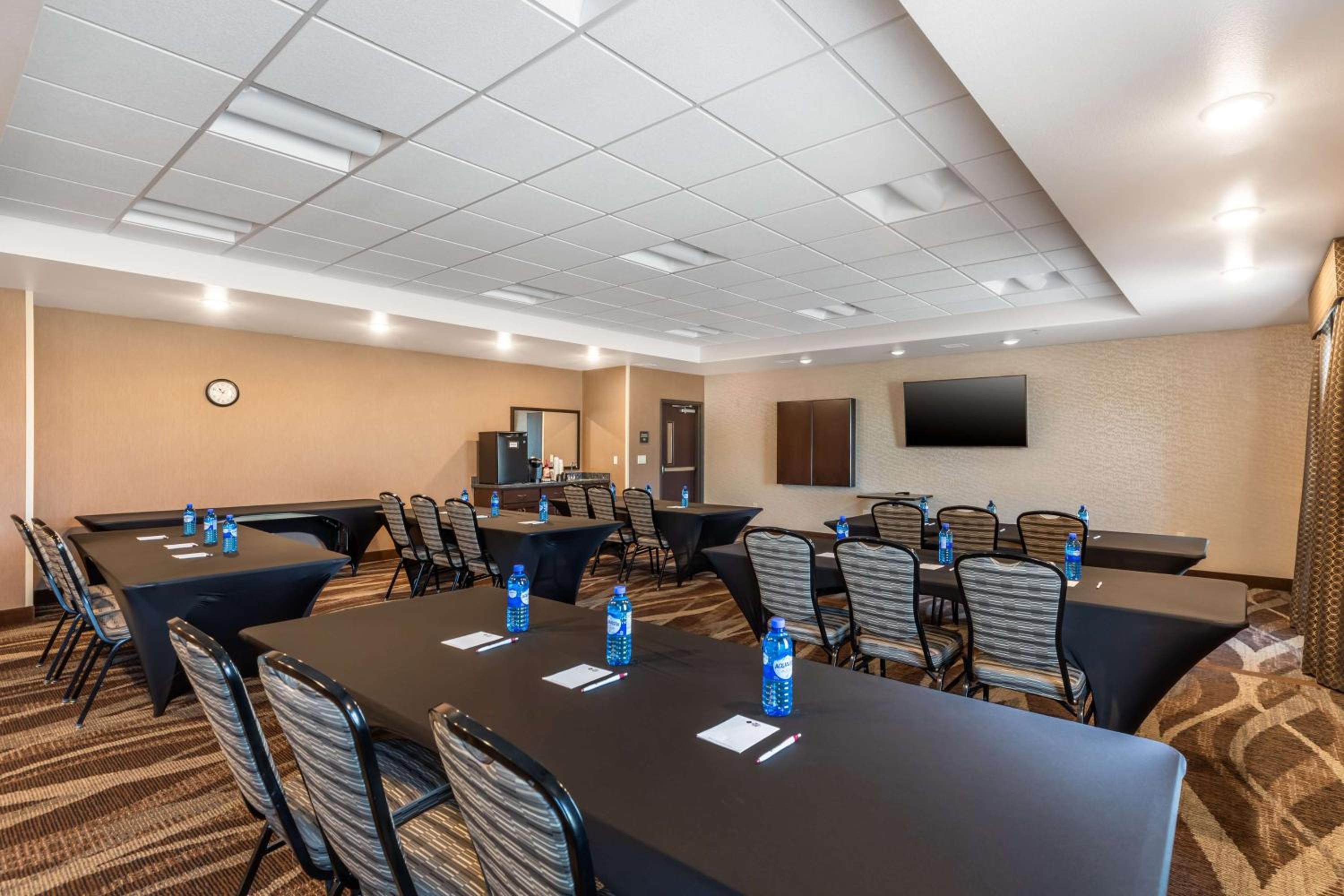 Casper Vacations - Best Western PLUS Casper Inn  Suites - Property Image 4