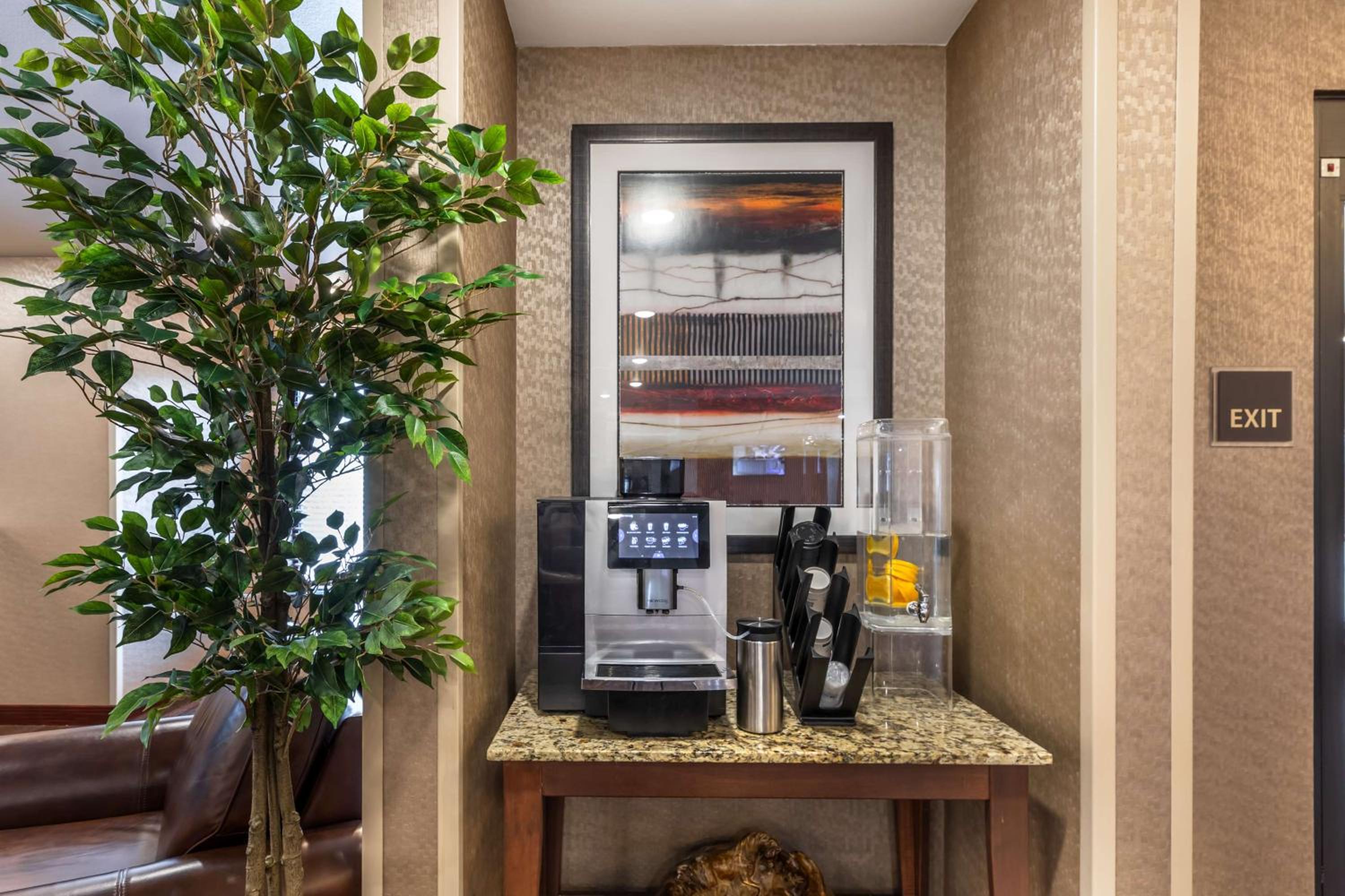 Casper Vacations - Best Western PLUS Casper Inn  Suites - Property Image 3