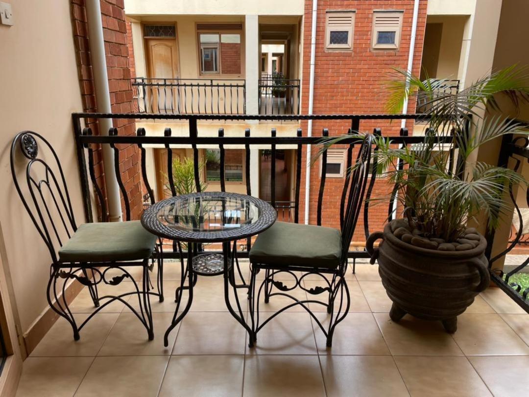 Castle Apartments Kisaasi view 5