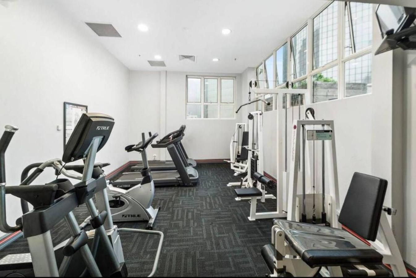 Spectacular 1 Bed Apartment in Sydney CBD with Gym