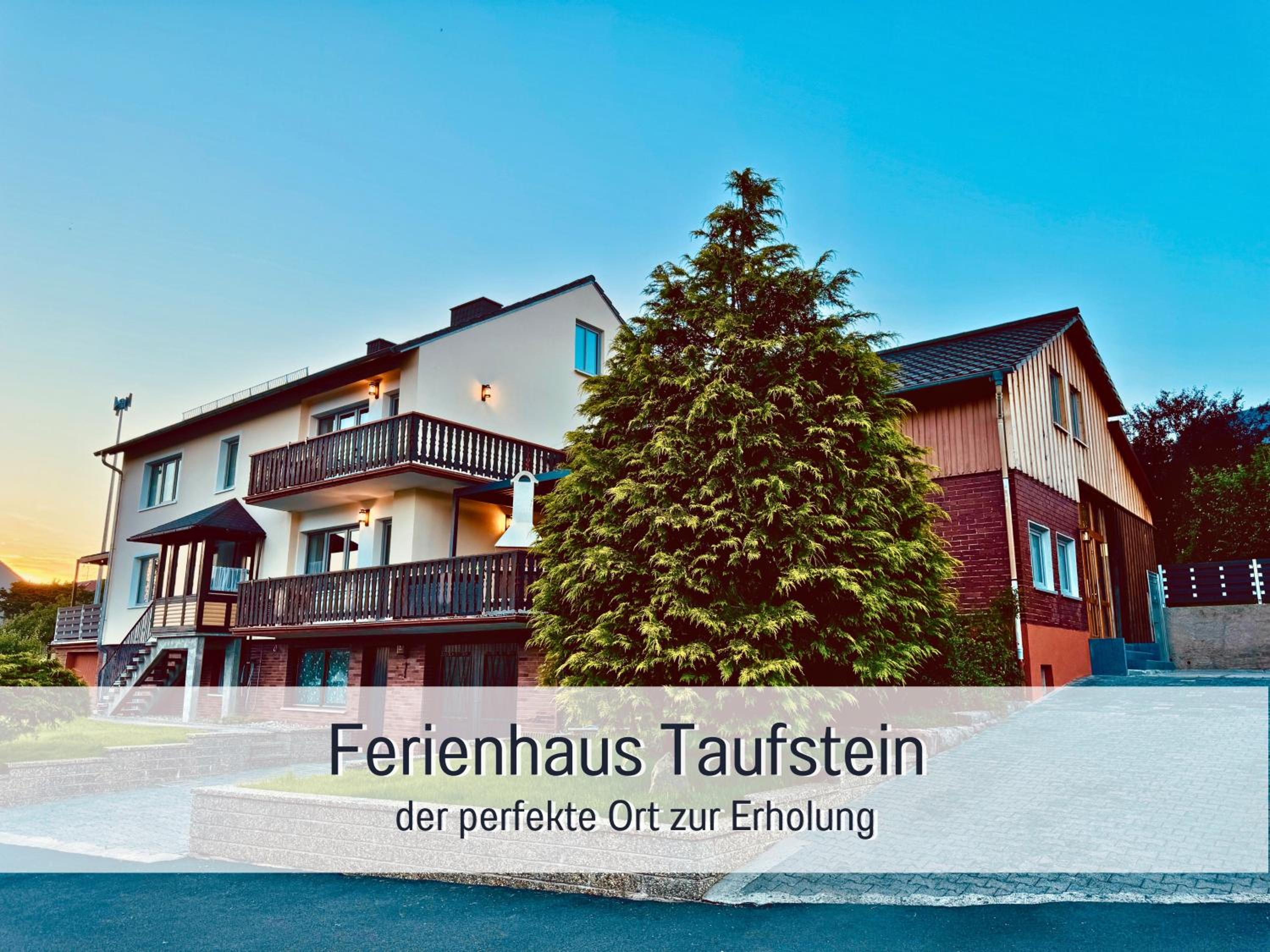Großes Ferienhaus für 12 -17 Personen mit Whirlpool - Spielzimmer und Garten