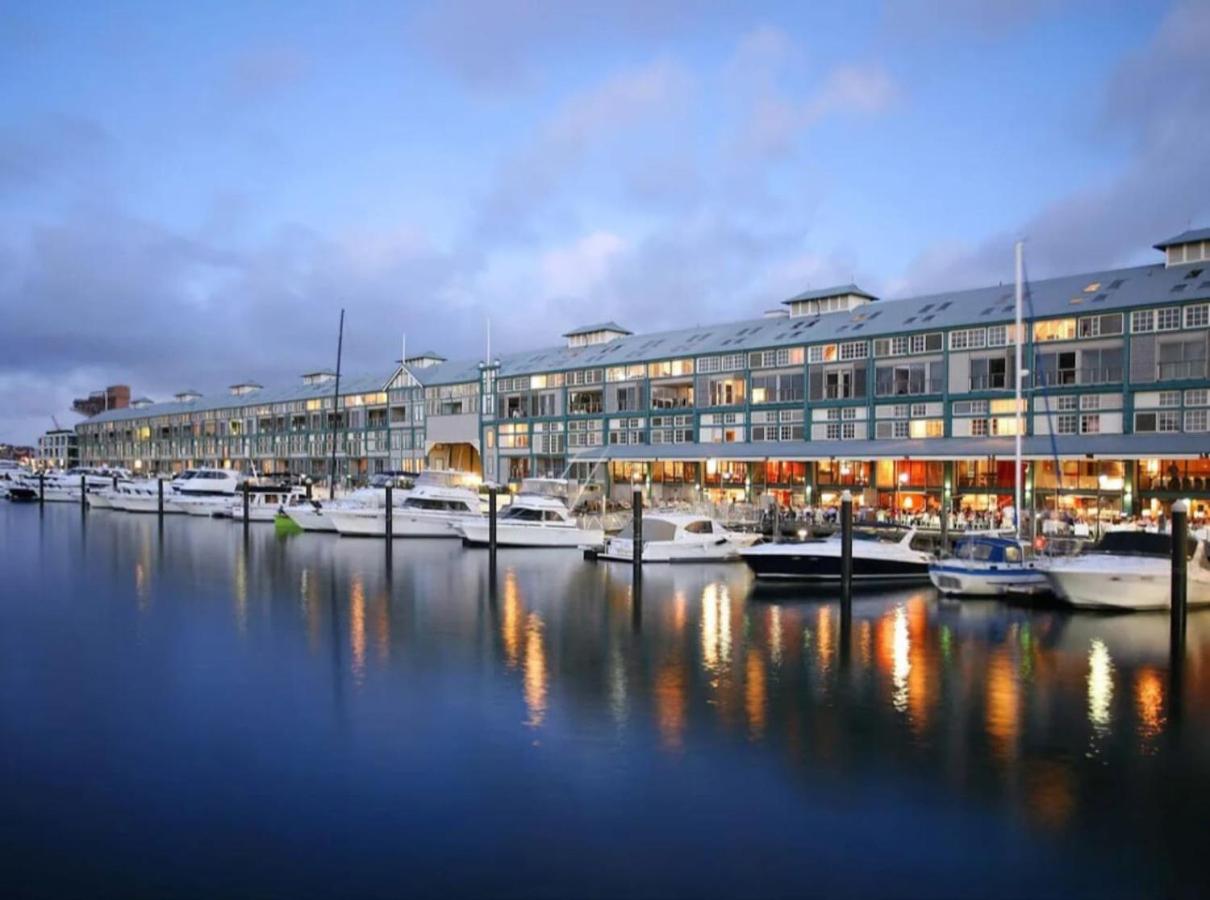 Spectacular Waterfront with Cosmopolitan Lifestyle