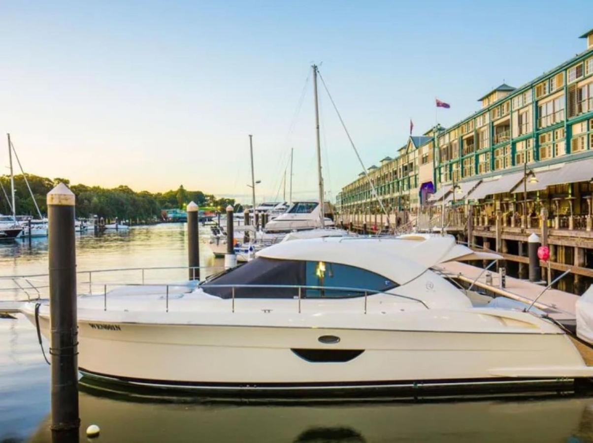 Spectacular Waterfront with Cosmopolitan Lifestyle
