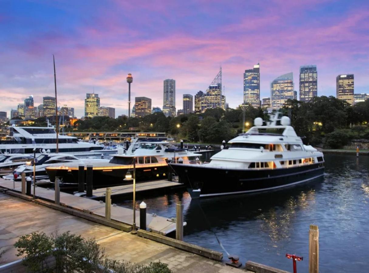 Spectacular Waterfront with Cosmopolitan Lifestyle