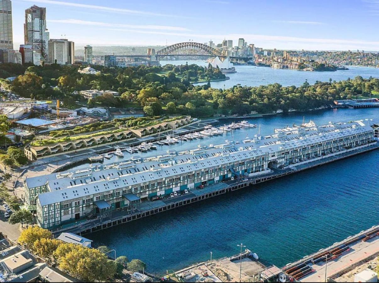 Spectacular Waterfront with Cosmopolitan Lifestyle