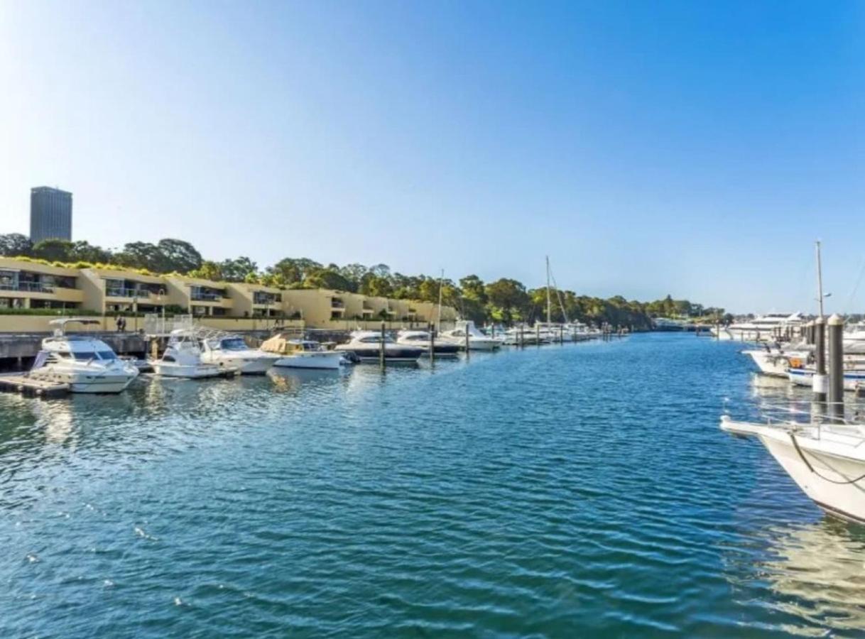 Spectacular Waterfront with Cosmopolitan Lifestyle