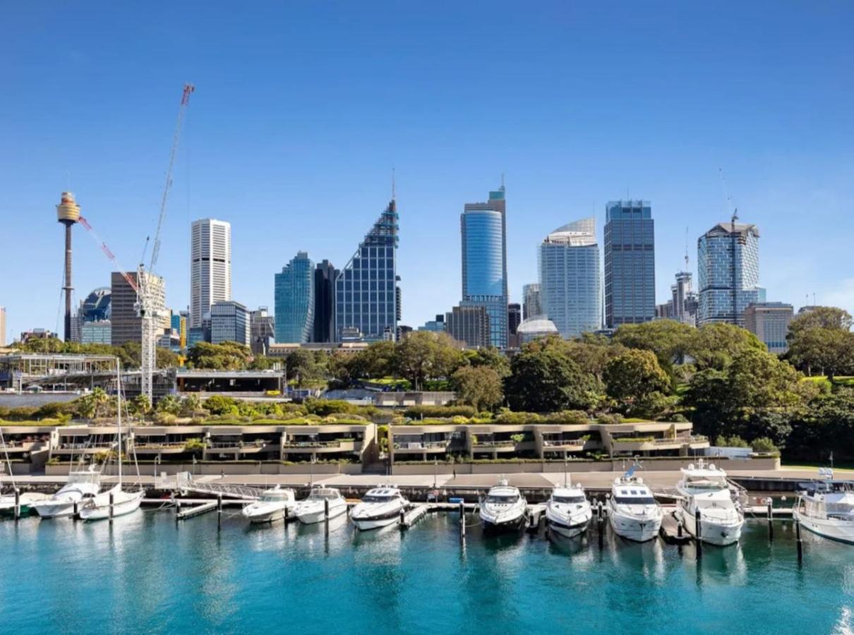 Spectacular Waterfront with Cosmopolitan Lifestyle