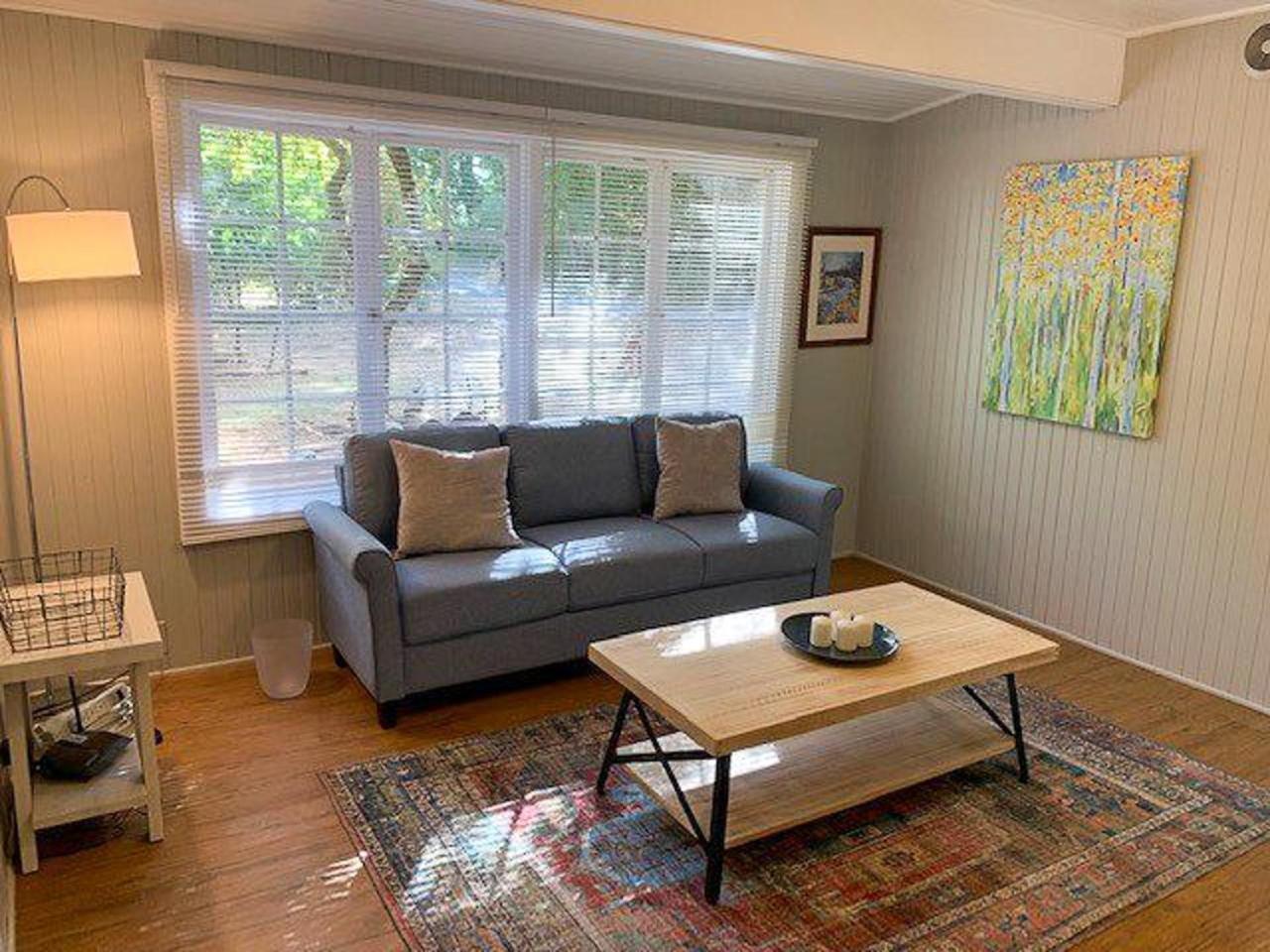 Cozy cottage among trees - close to PDX view 5