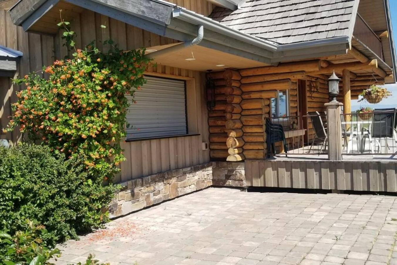 The Roost Lodge