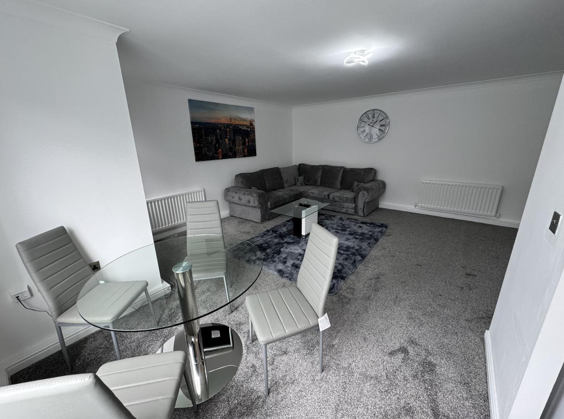 The Modern Apartment - 2 Bed 1 Bath Private Parking view 4
