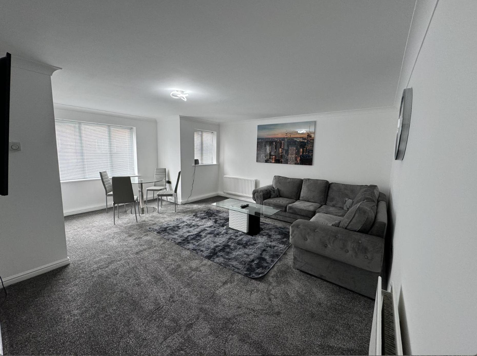 The Modern Apartment - 2 Bed 1 Bath Private Parking view 2
