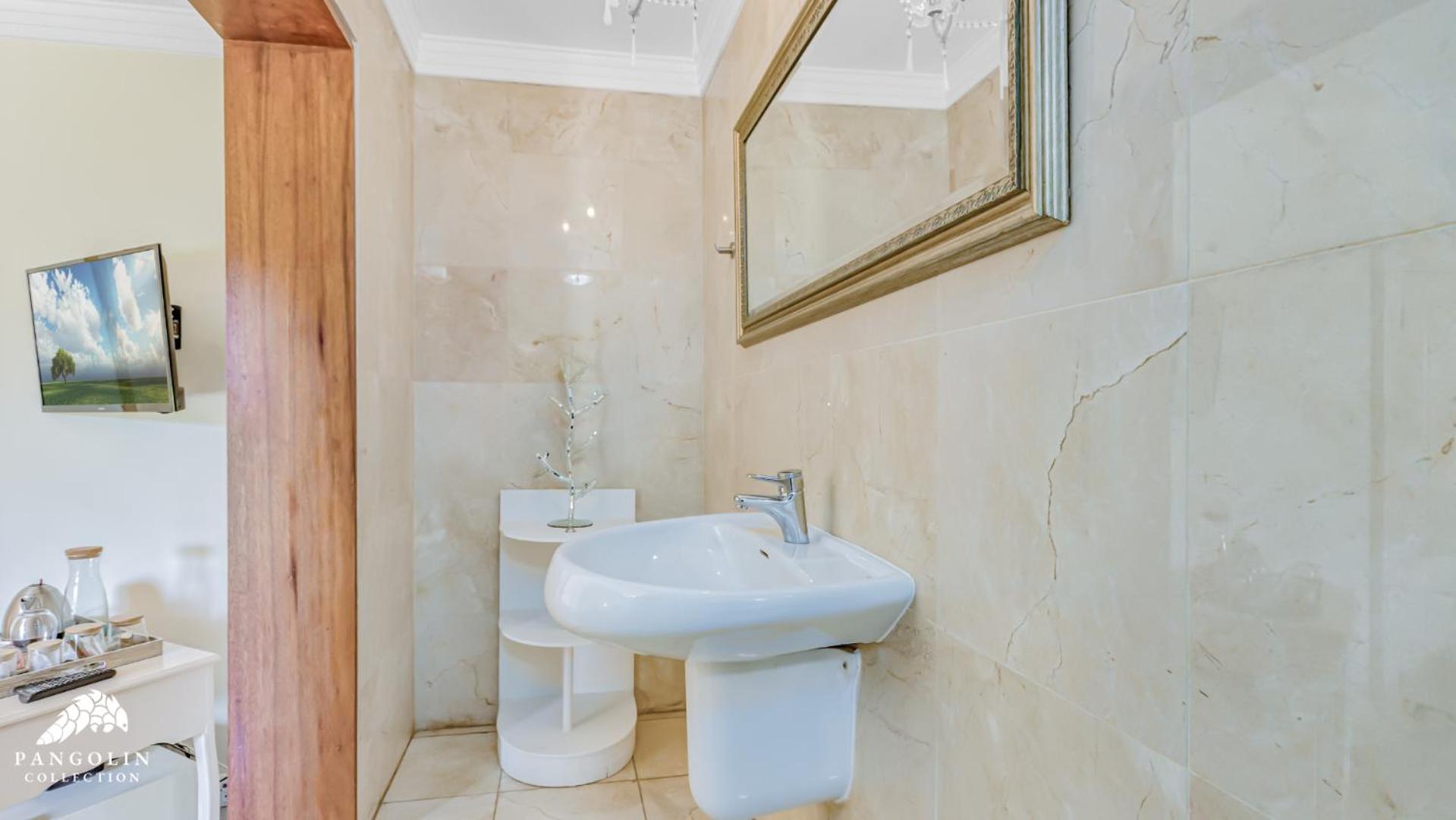 House Sunbeam, Guesthouse with breakfast and Self-catering cottage