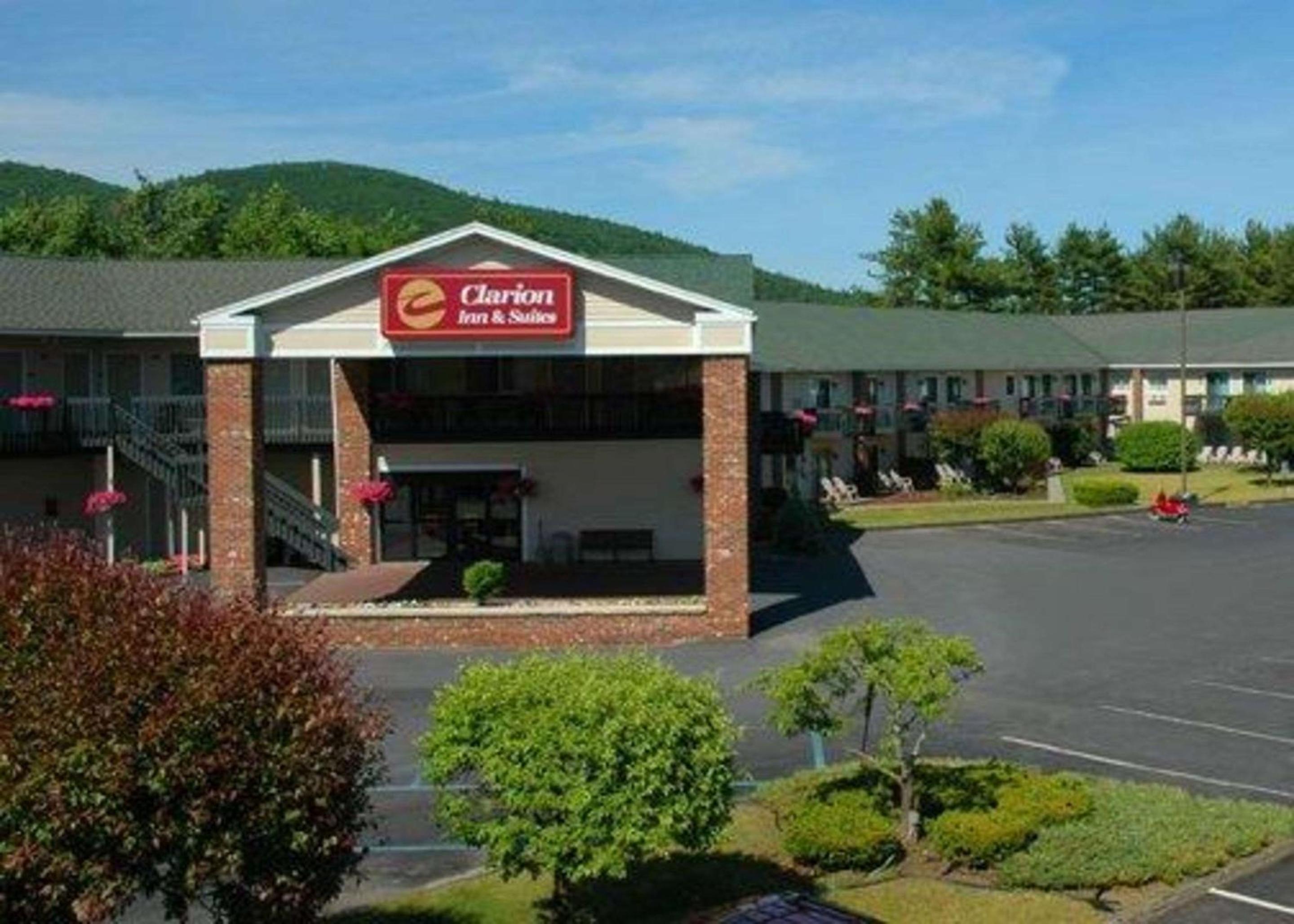 Hotel Clarion Inn & Suites at the Outlets of Lake George