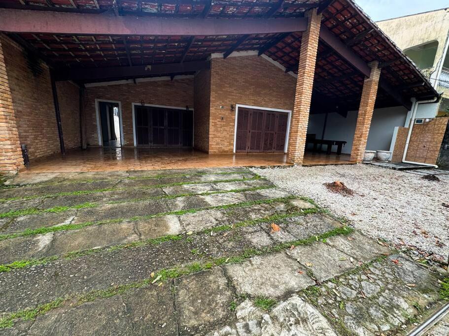 Casa Neves, ampla, próxima a Praia Grande