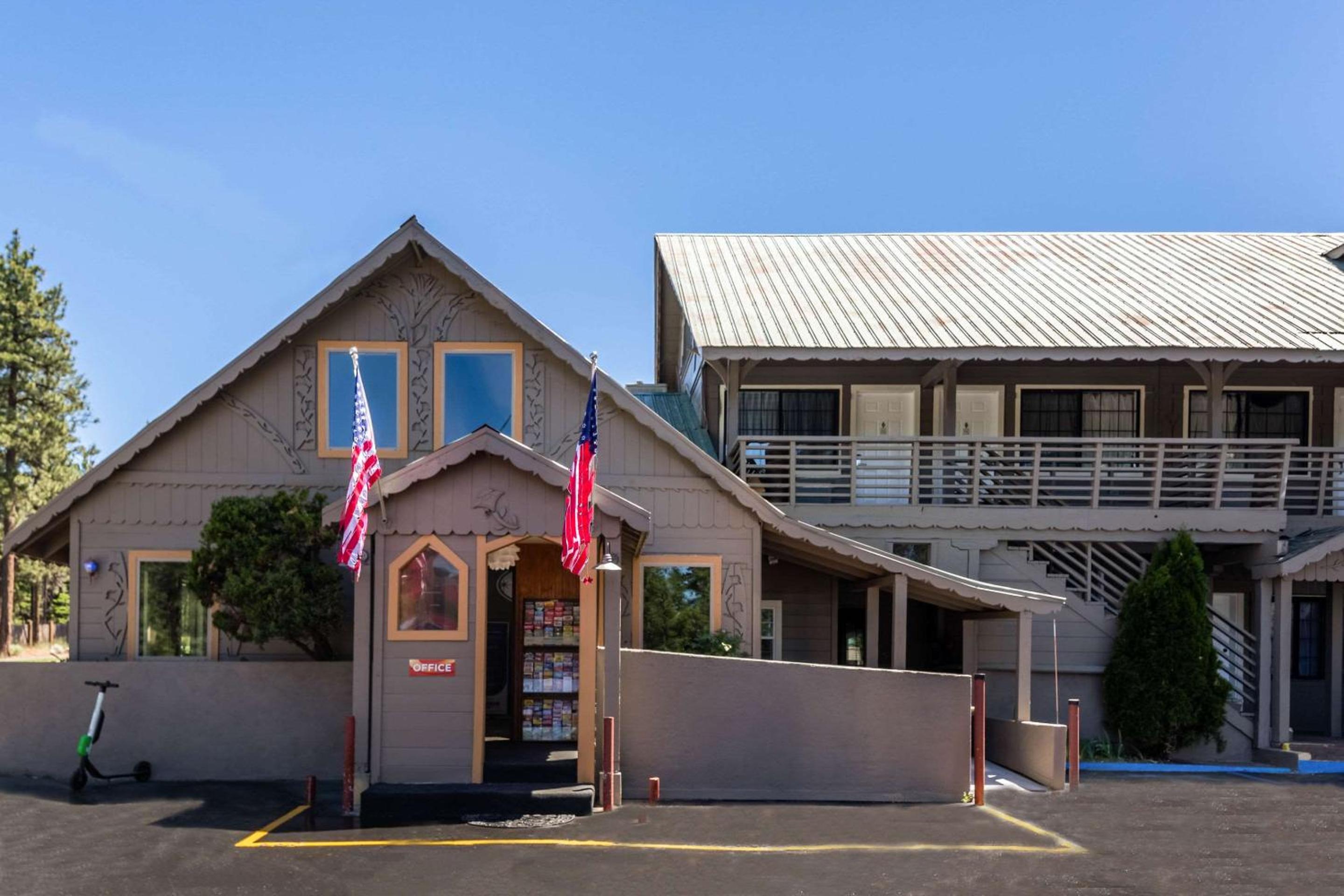 Lake Tahoe Vacations - Econo Lodge Inn Suites Heavenly Village Area - Property Image 44