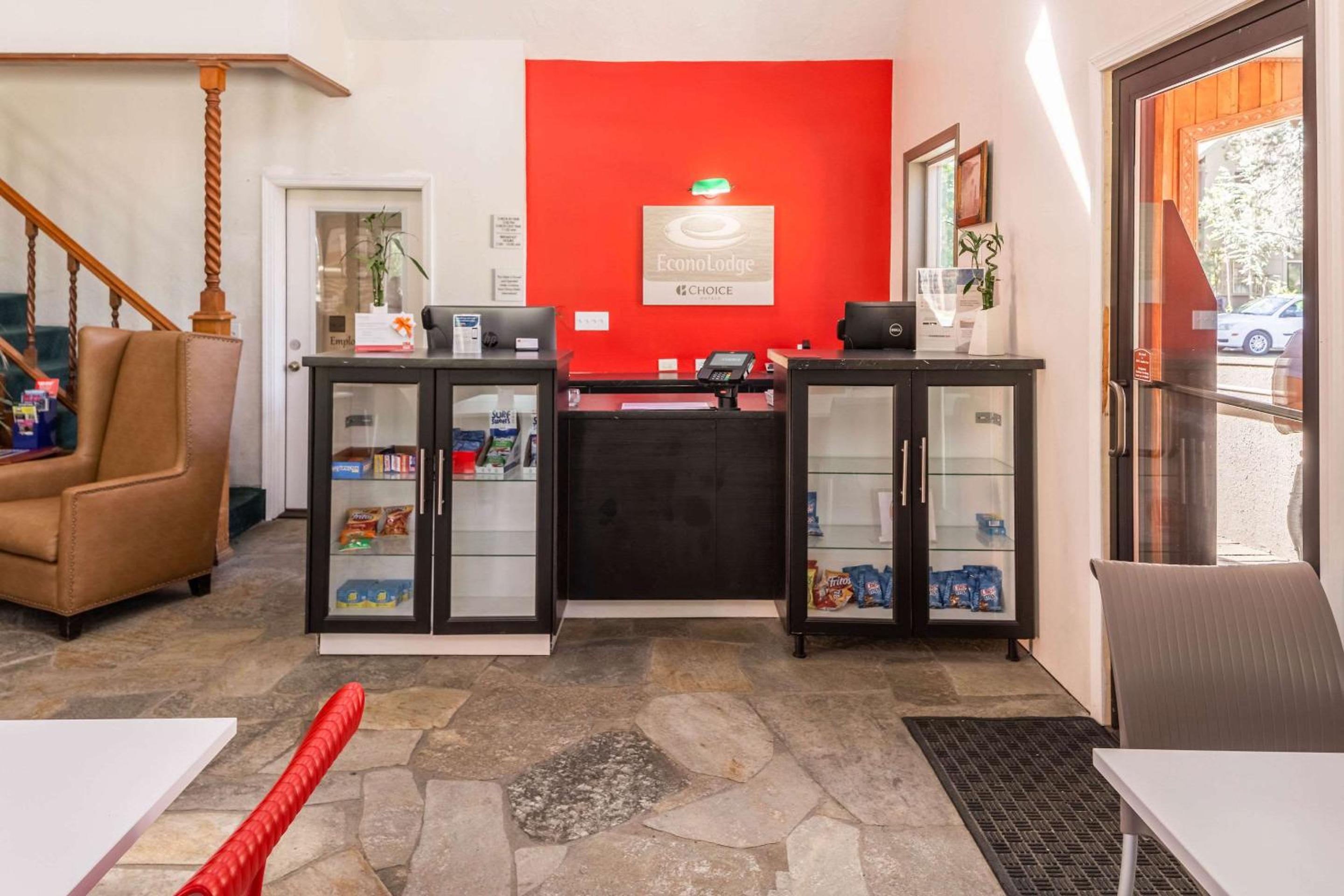Lake Tahoe Vacations - Econo Lodge Inn Suites Heavenly Village Area - Property Image 31