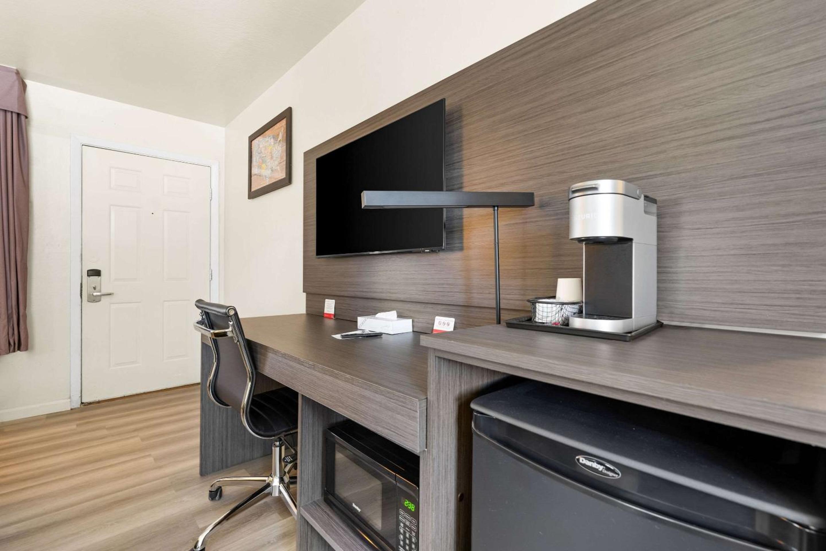 Lake Tahoe Vacations - Econo Lodge Inn Suites Heavenly Village Area - Property Image 35