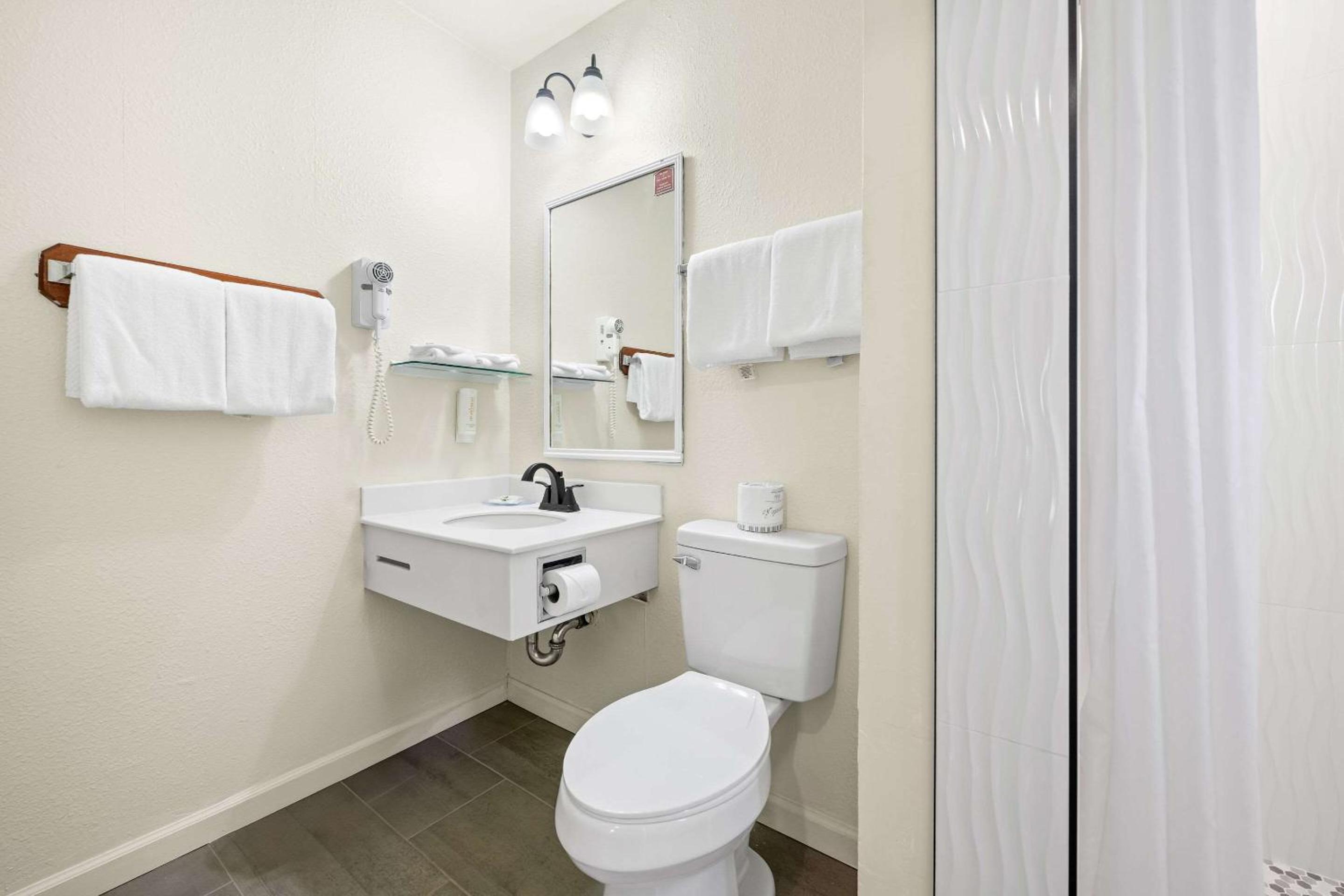 Lake Tahoe Vacations - Econo Lodge Inn Suites Heavenly Village Area - Property Image 36