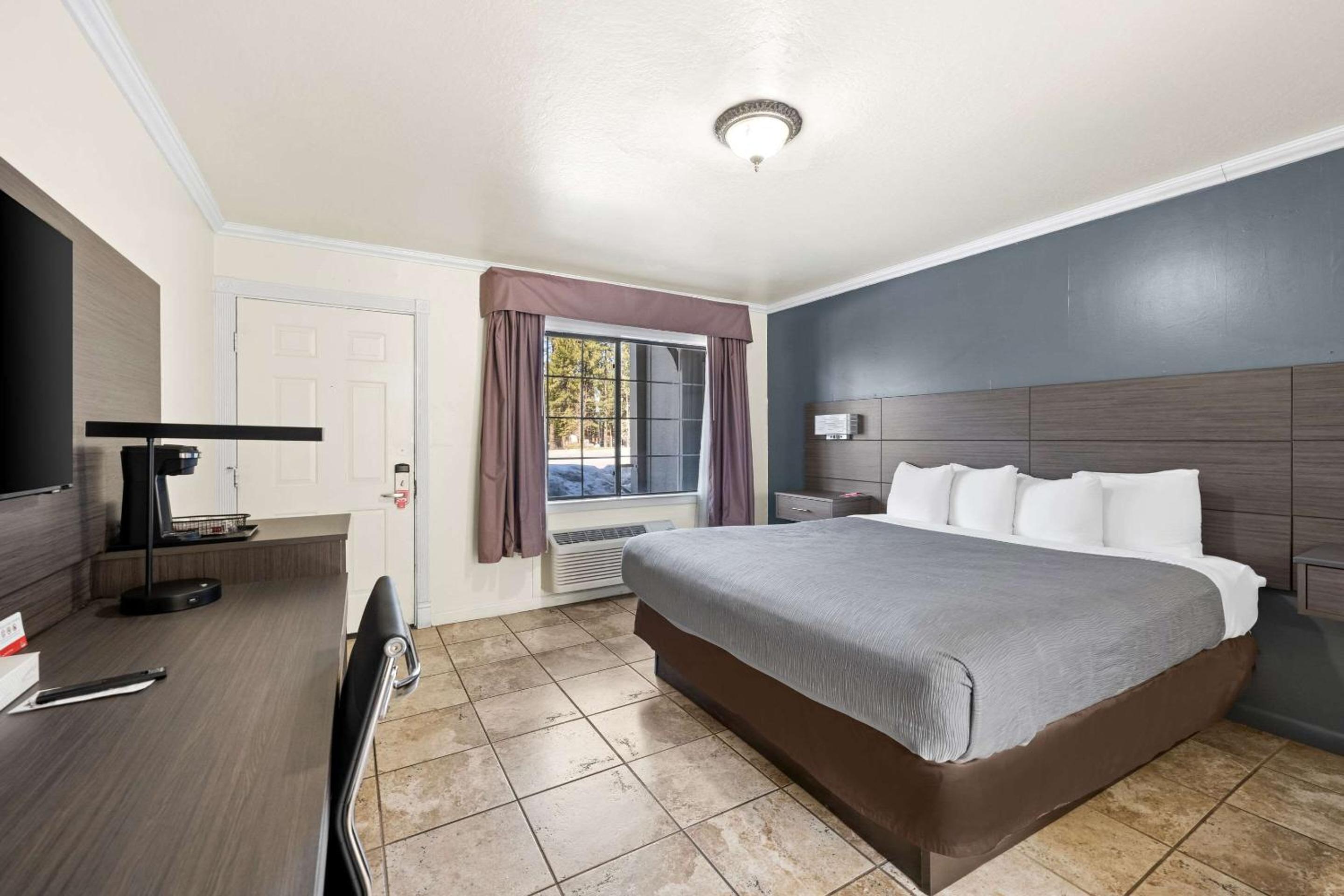 Lake Tahoe Vacations - Econo Lodge Inn Suites Heavenly Village Area - Property Image 52