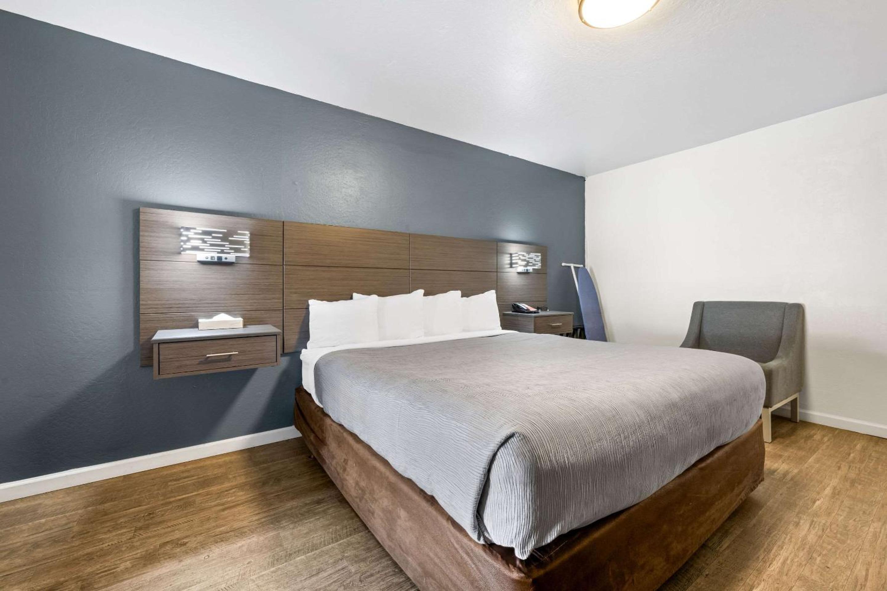 Lake Tahoe Vacations - Econo Lodge Inn Suites Heavenly Village Area - Property Image 37