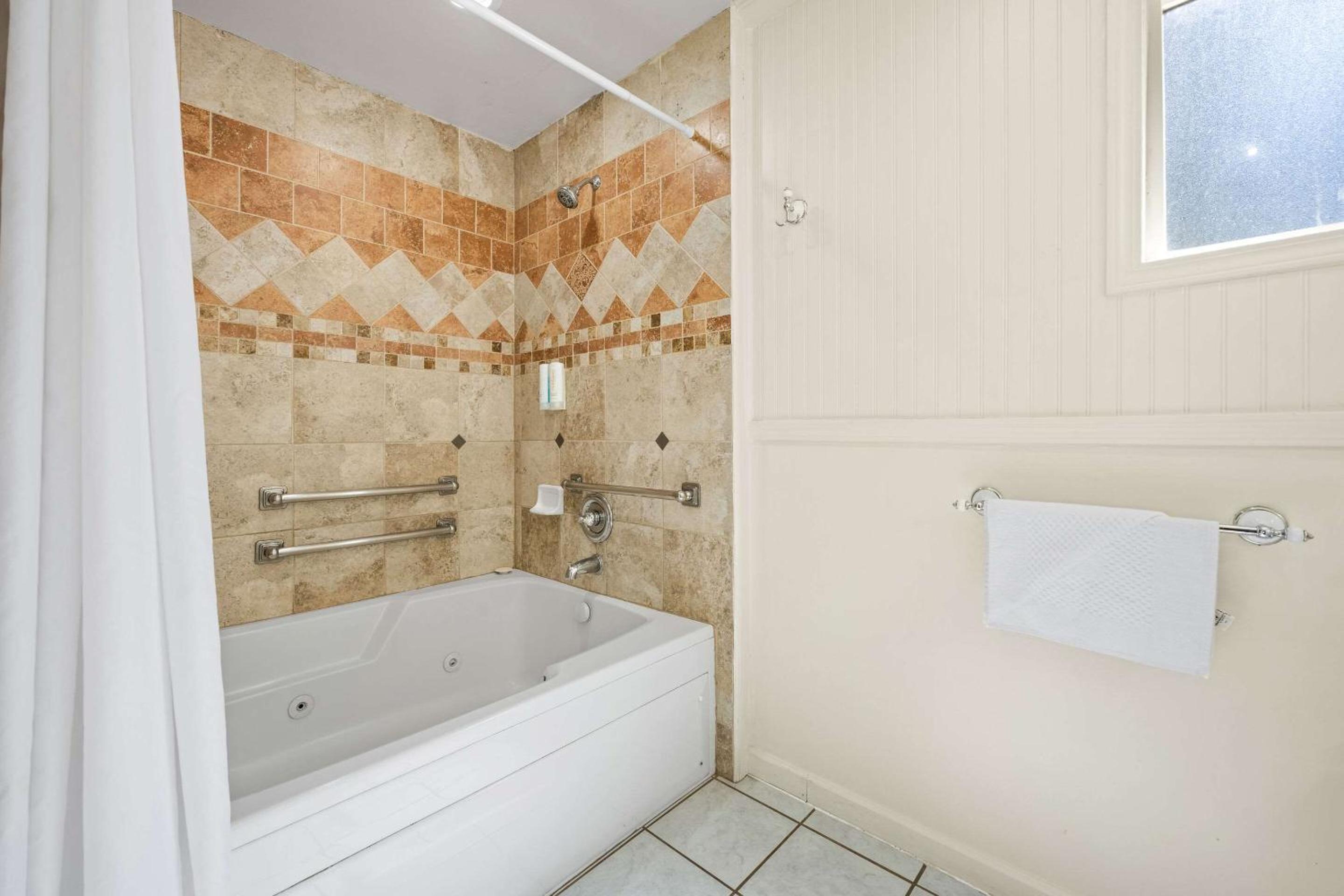 Lake Tahoe Vacations - Econo Lodge Inn Suites Heavenly Village Area - Property Image 53