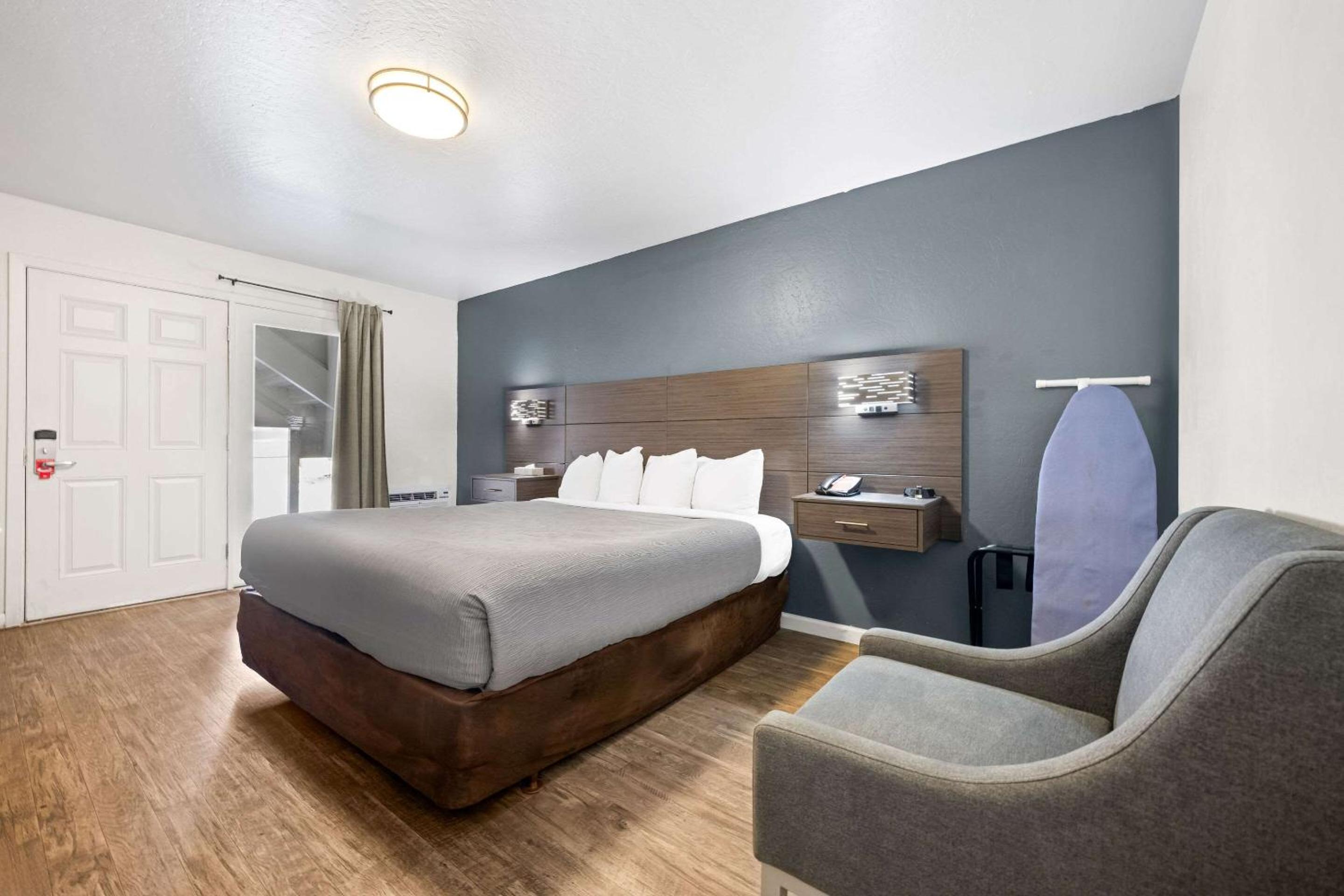 Lake Tahoe Vacations - Econo Lodge Inn Suites Heavenly Village Area - Property Image 39