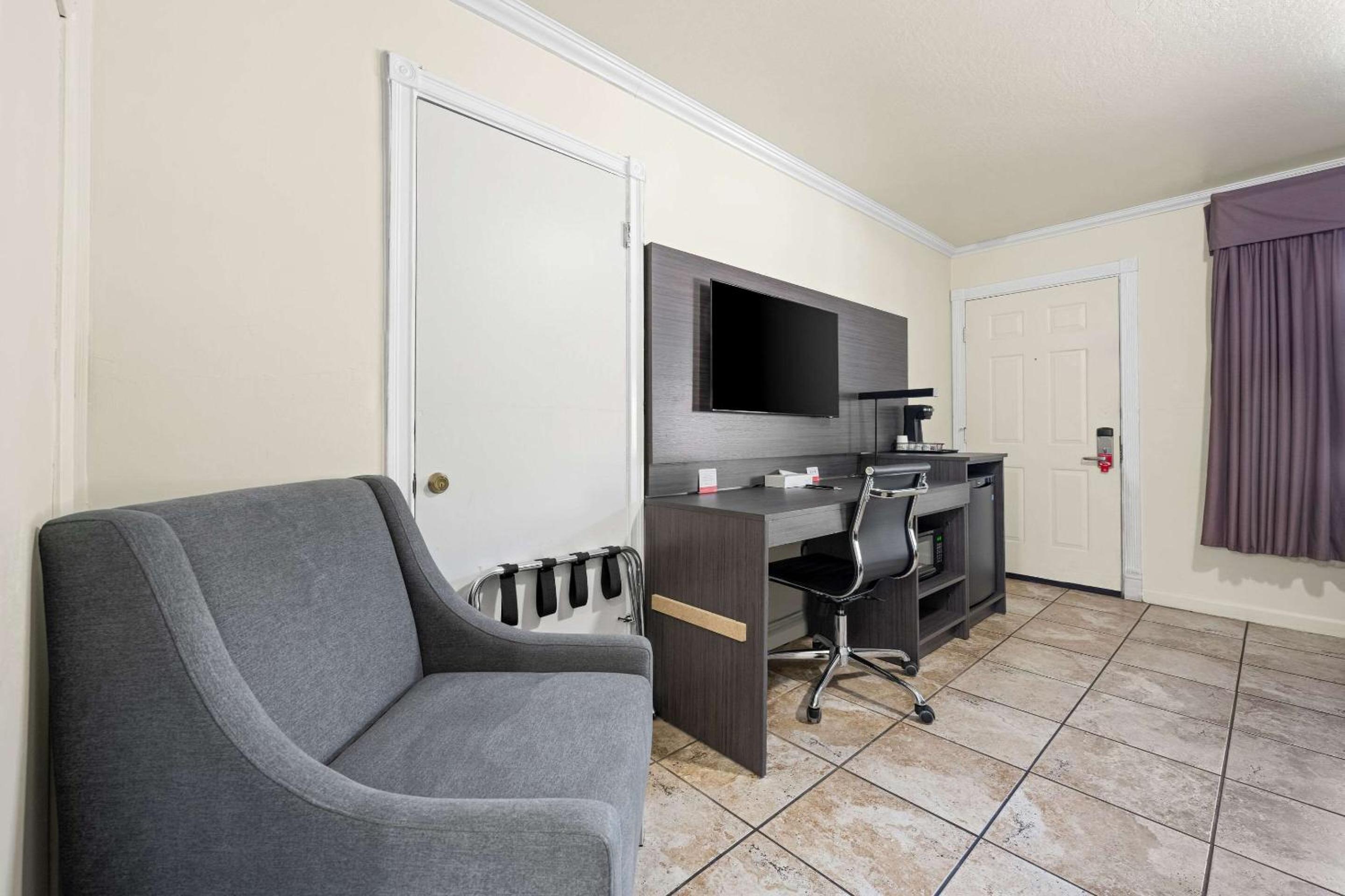 Lake Tahoe Vacations - Econo Lodge Inn Suites Heavenly Village Area - Property Image 41