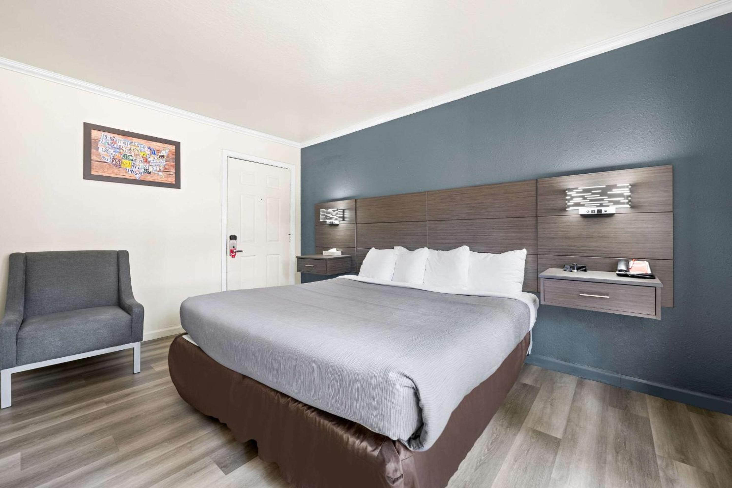 Lake Tahoe Vacations - Econo Lodge Inn Suites Heavenly Village Area - Property Image 45