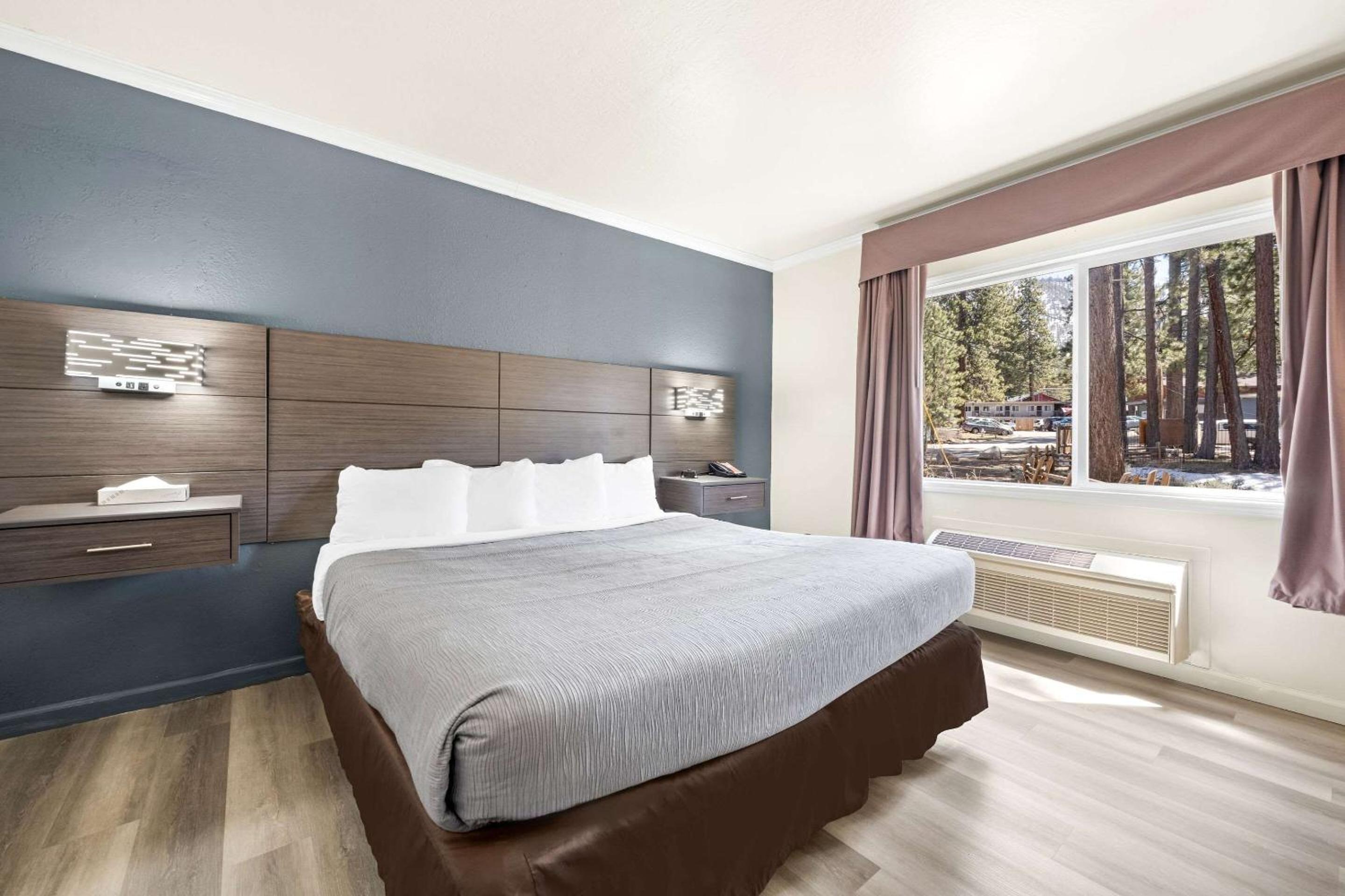 Lake Tahoe Vacations - Econo Lodge Inn Suites Heavenly Village Area - Property Image 30
