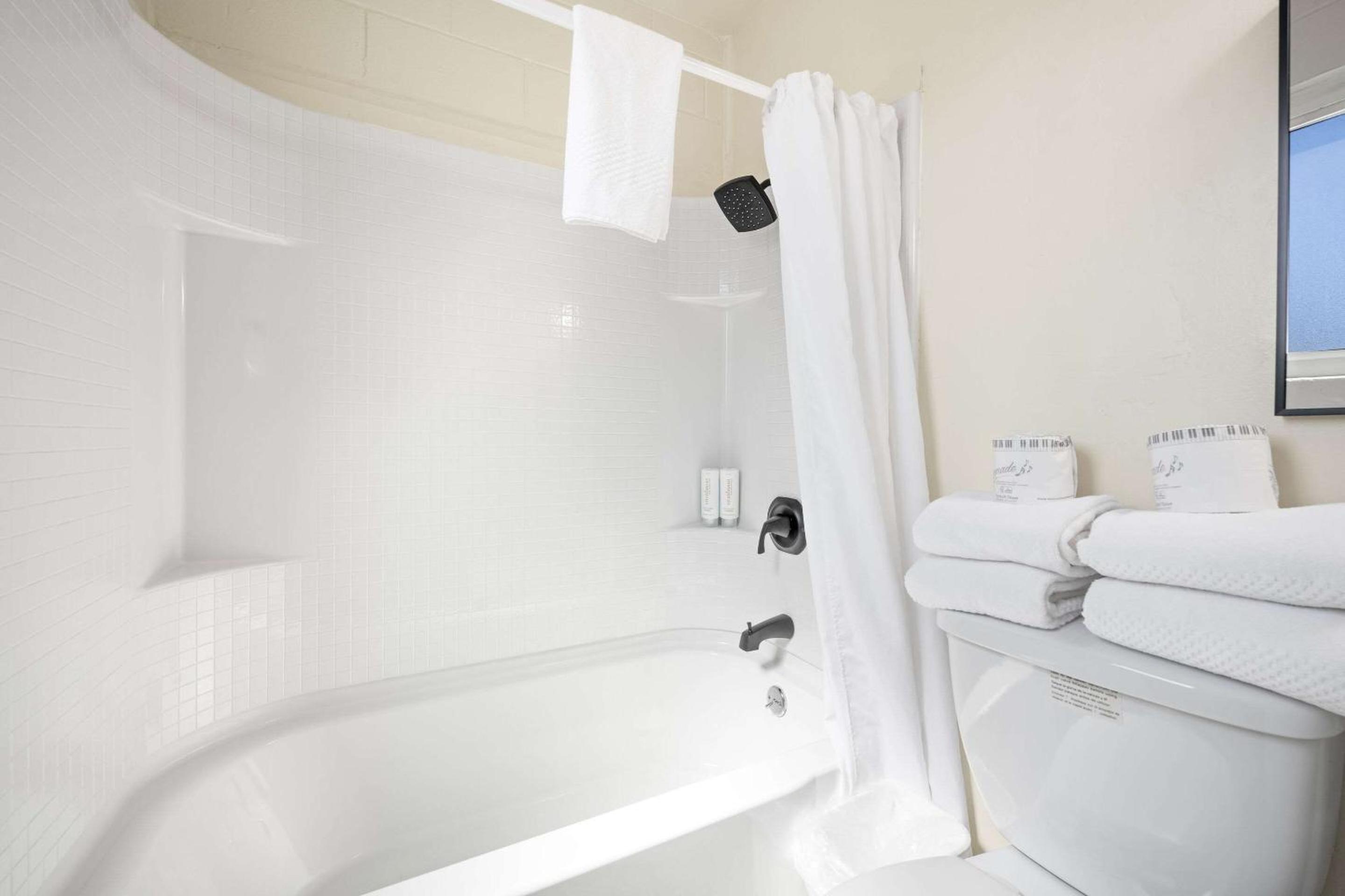 Lake Tahoe Vacations - Econo Lodge Inn Suites Heavenly Village Area - Property Image 57