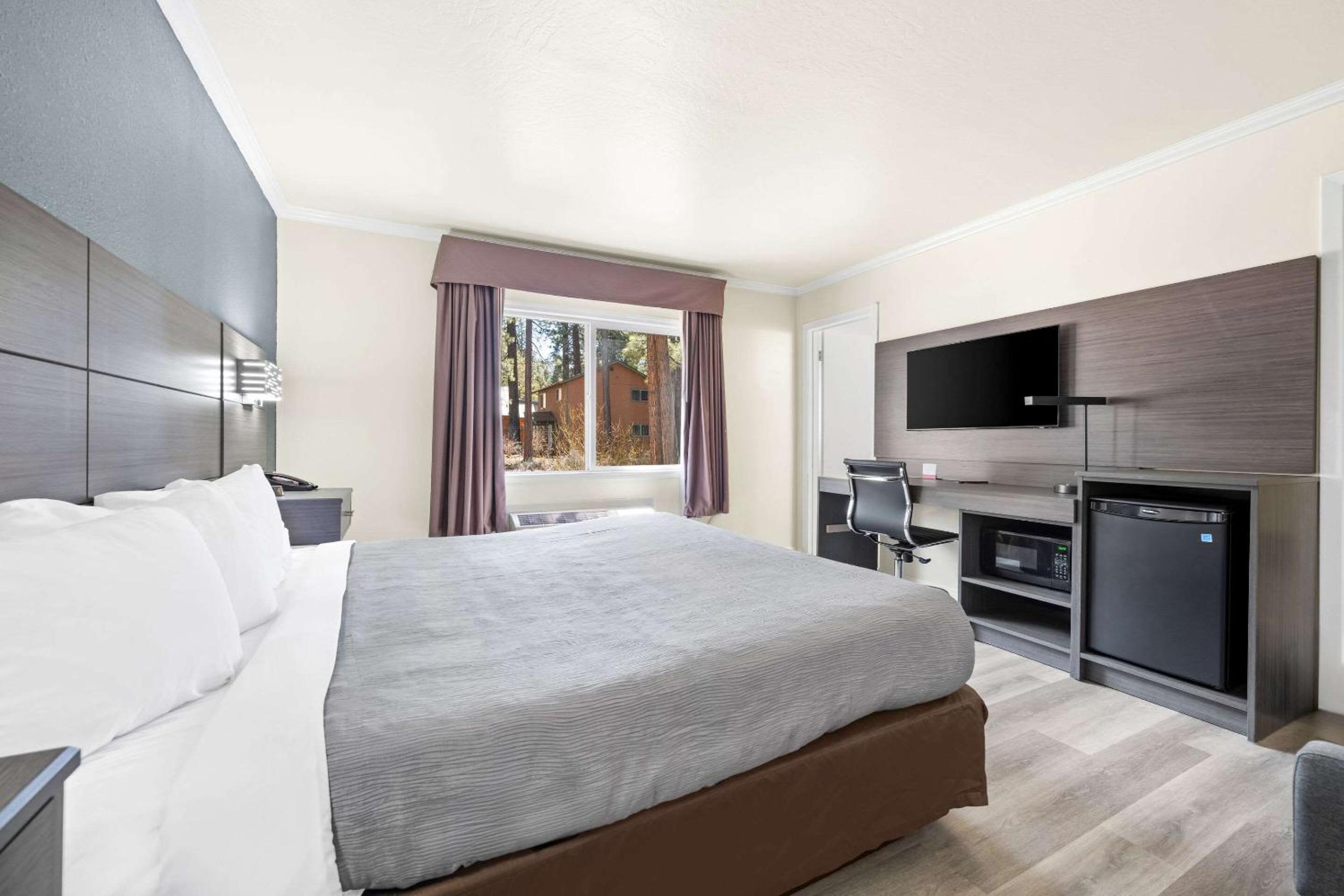 Lake Tahoe Vacations - Econo Lodge Inn Suites Heavenly Village Area - Property Image 43