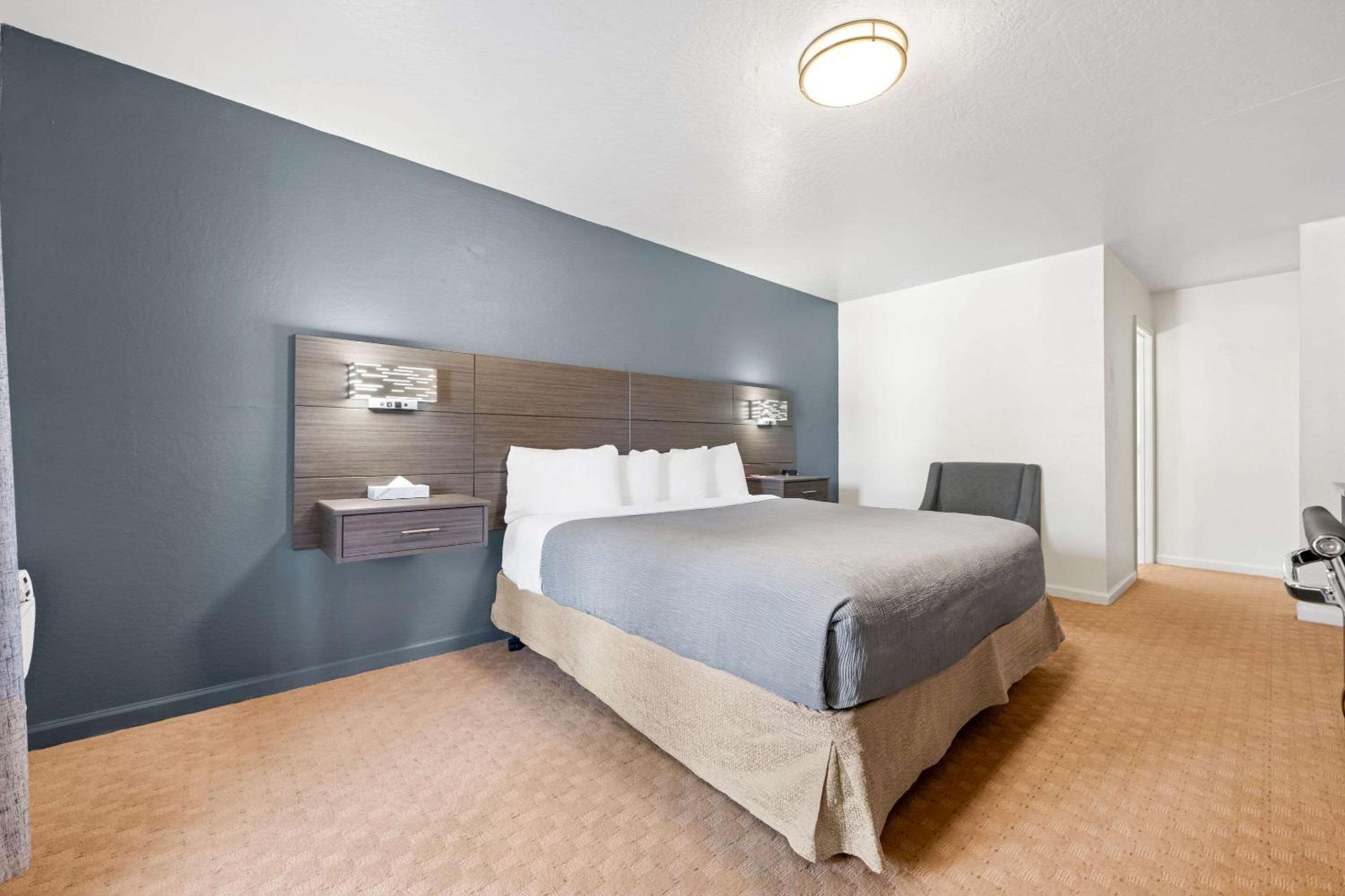 Lake Tahoe Vacations - Econo Lodge Inn Suites Heavenly Village Area - Property Image 48