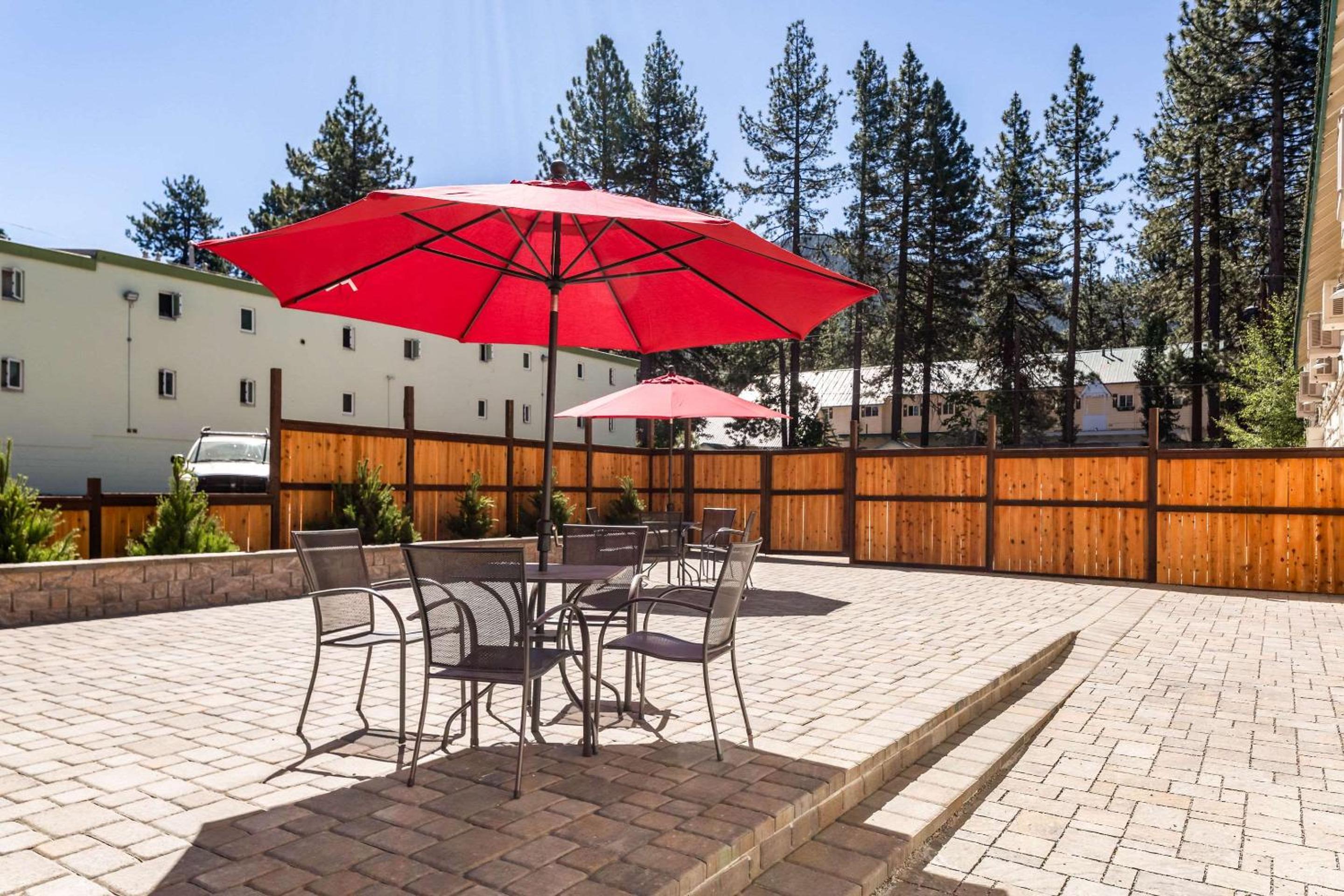 Lake Tahoe Vacations - Econo Lodge Inn Suites Heavenly Village Area - Property Image 8