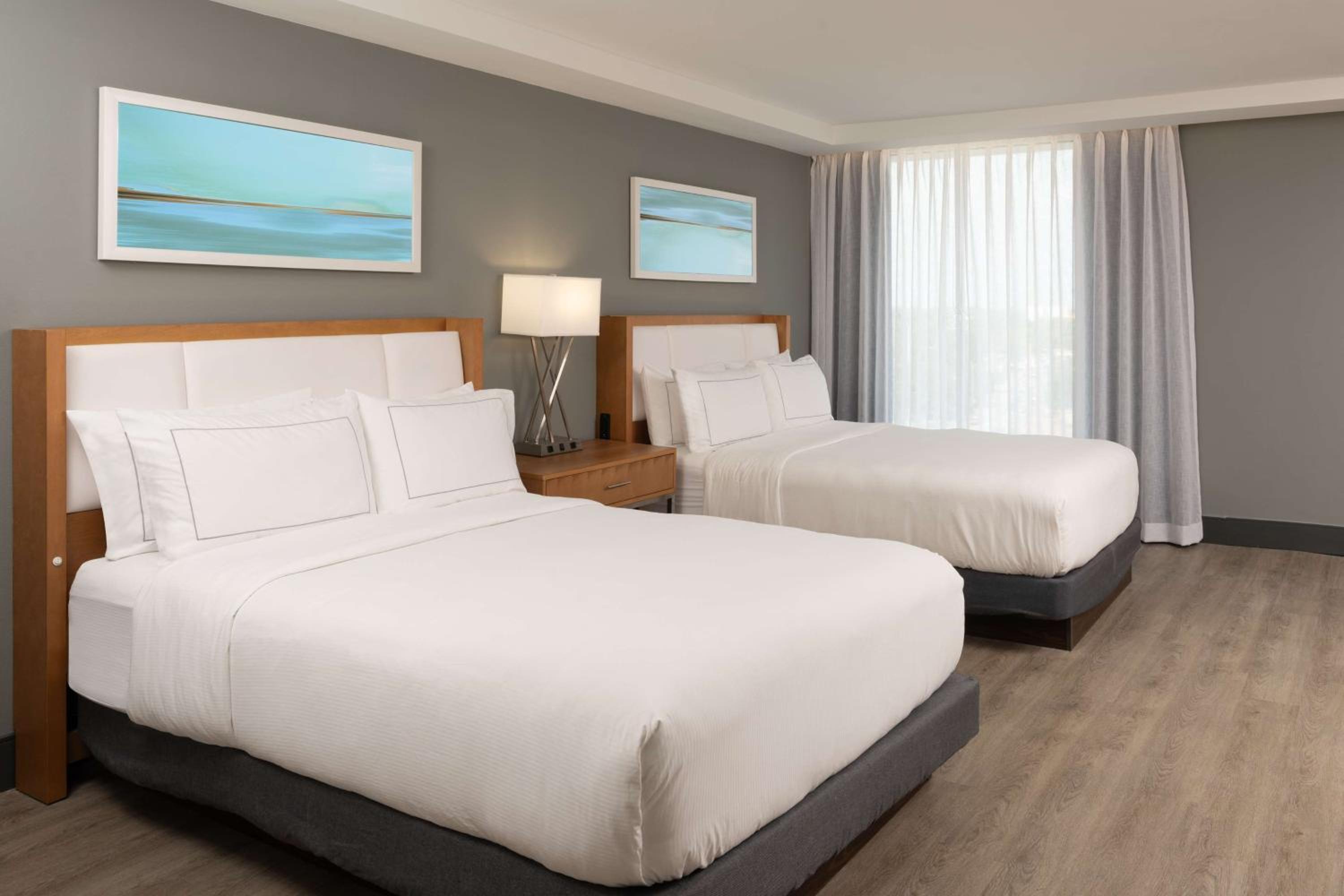 DoubleTree by Hilton Miami North I-95 photo 2
