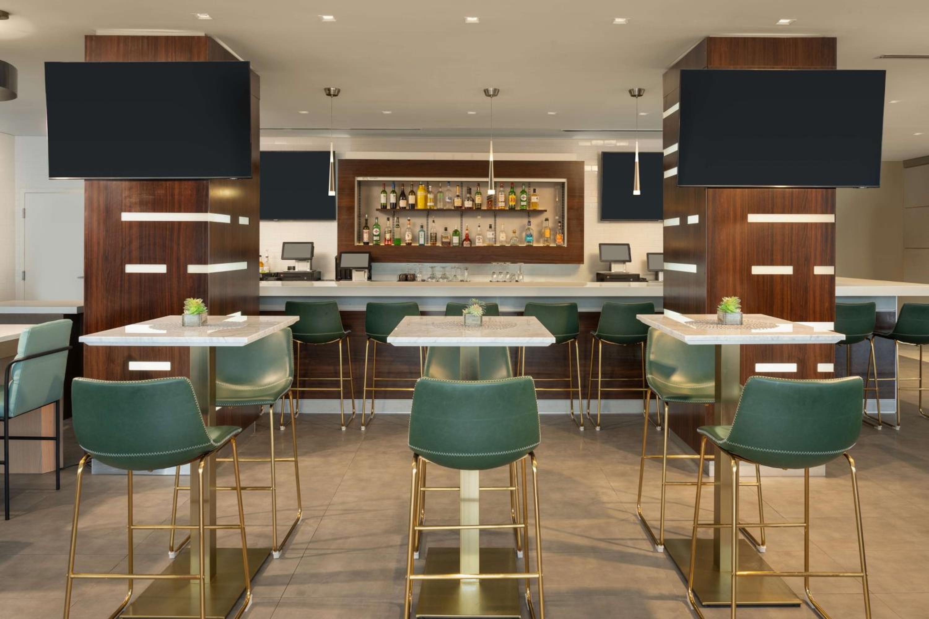 DoubleTree by Hilton Miami North I-95 photo 4