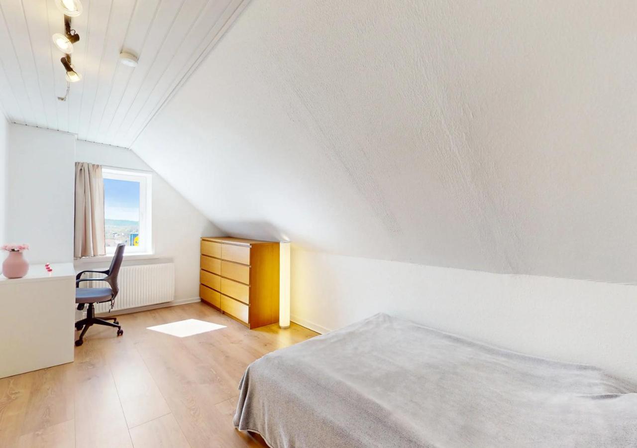 Entire House in the City, 3 big bedroom with 4 Bed view 5
