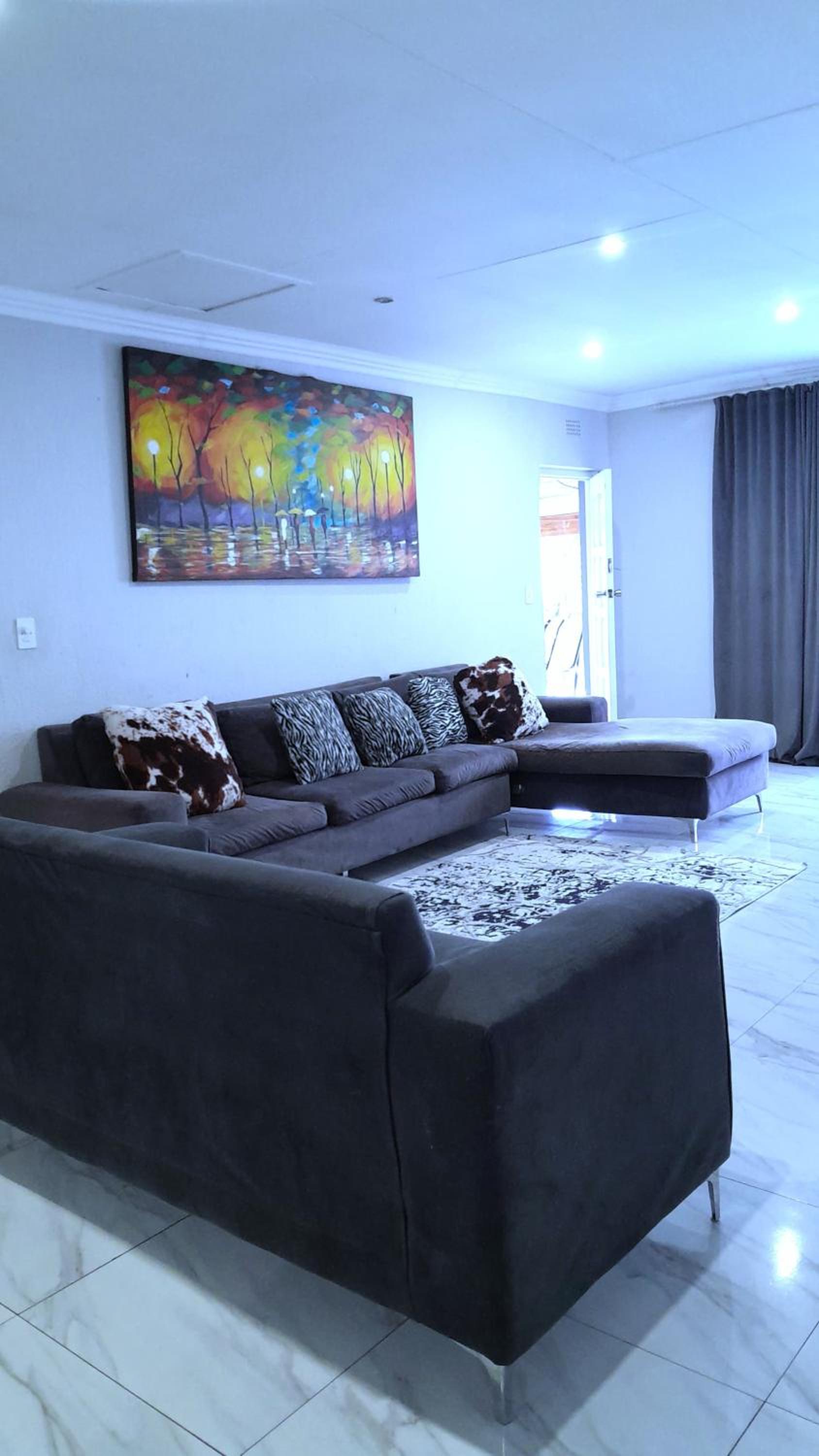 Family friendly and cozy home view 3