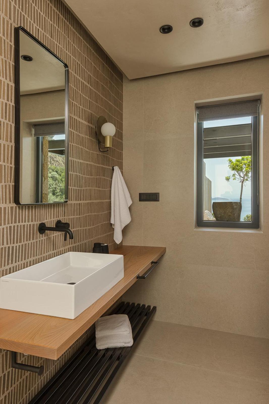 Monalia suites